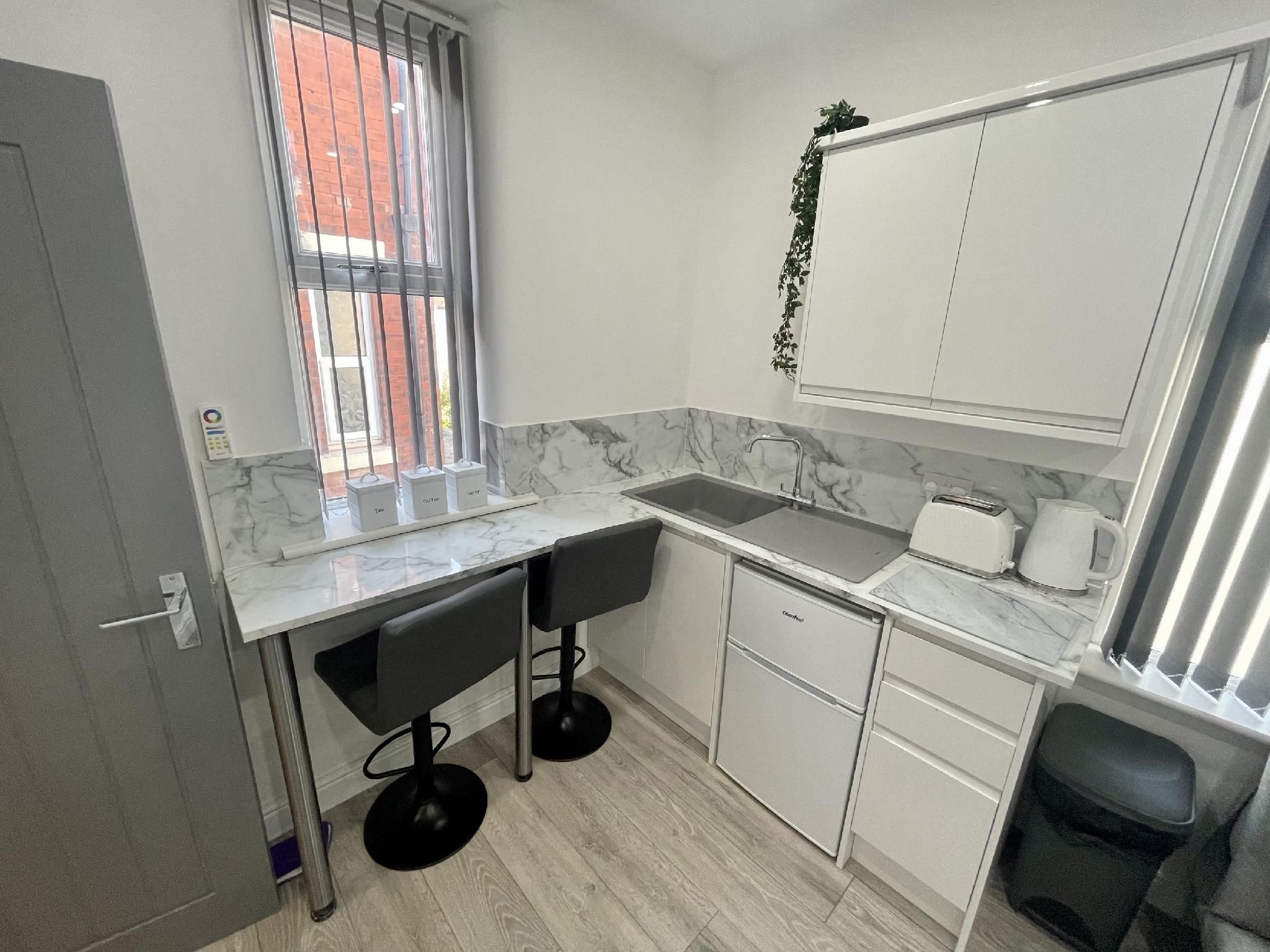 Standard-Suite-Private Bathroom-Suite