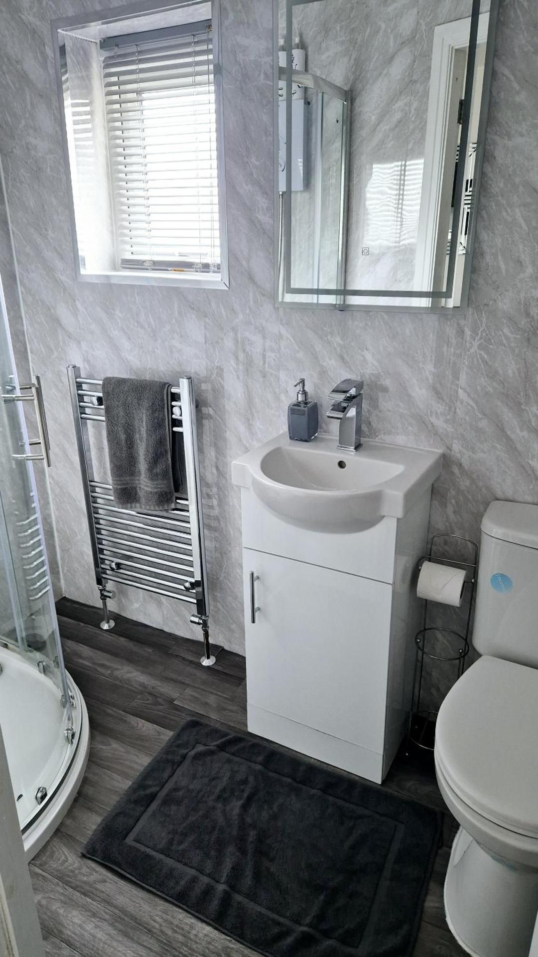 Deluxe One-Bedroom Apartment