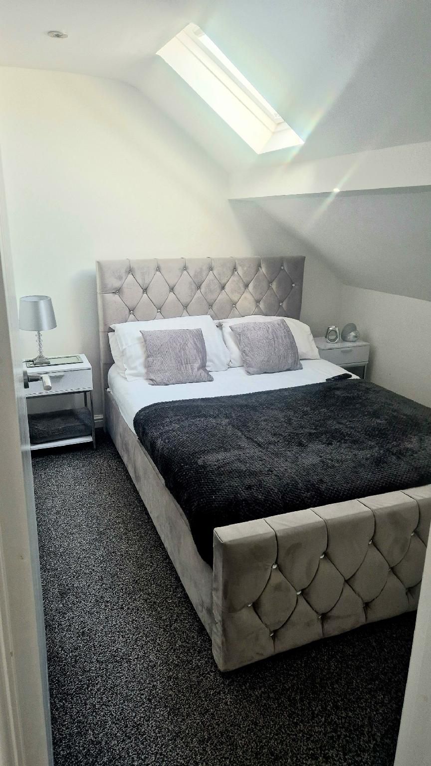 apartment-deluxe-ensuite with shower