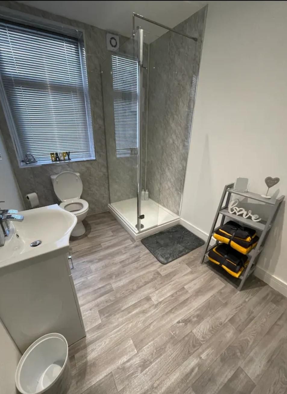 Apartment-Apartment-Ensuite with Shower