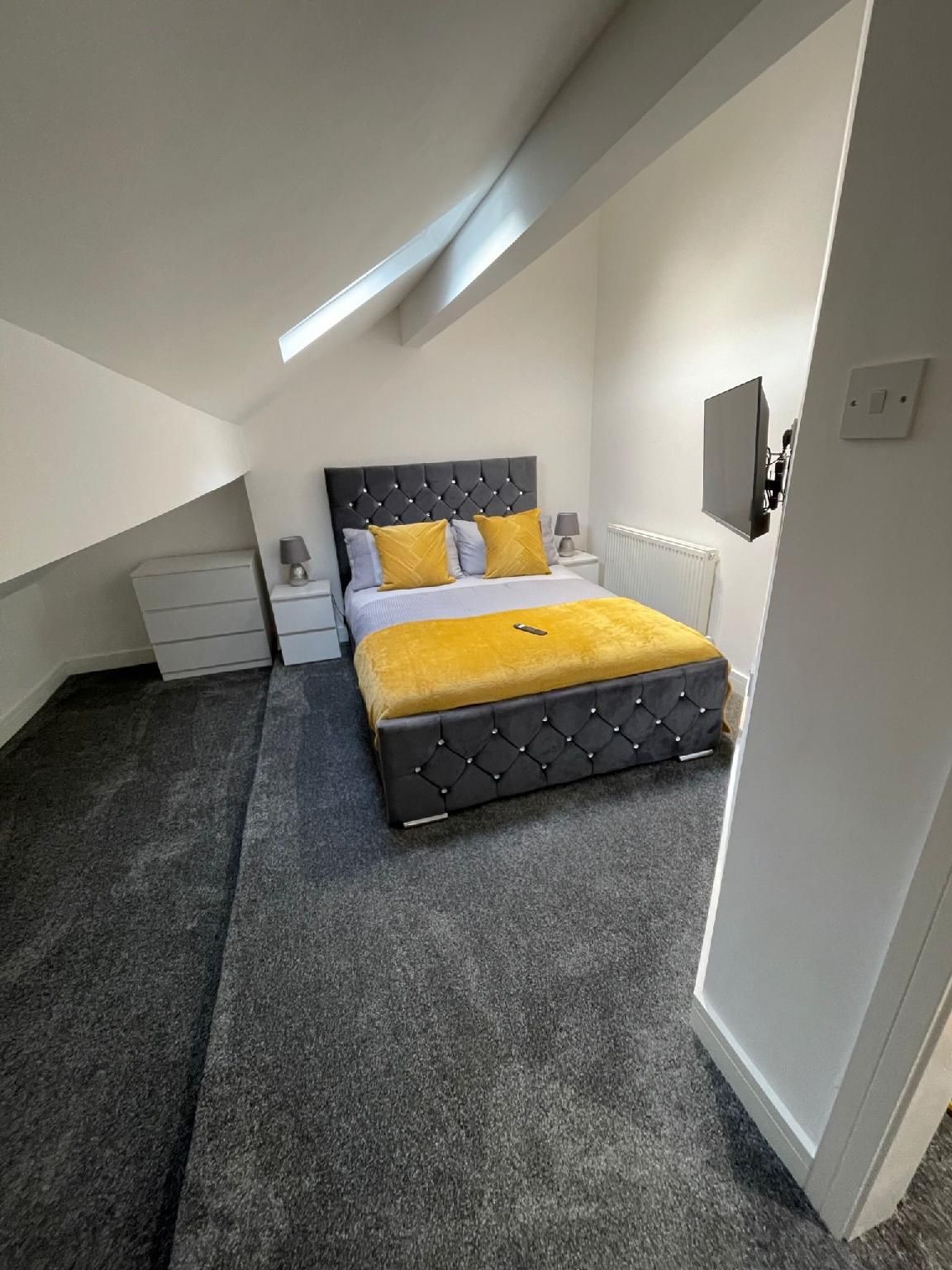Apartment-Deluxe-Ensuite with Bath-Street View