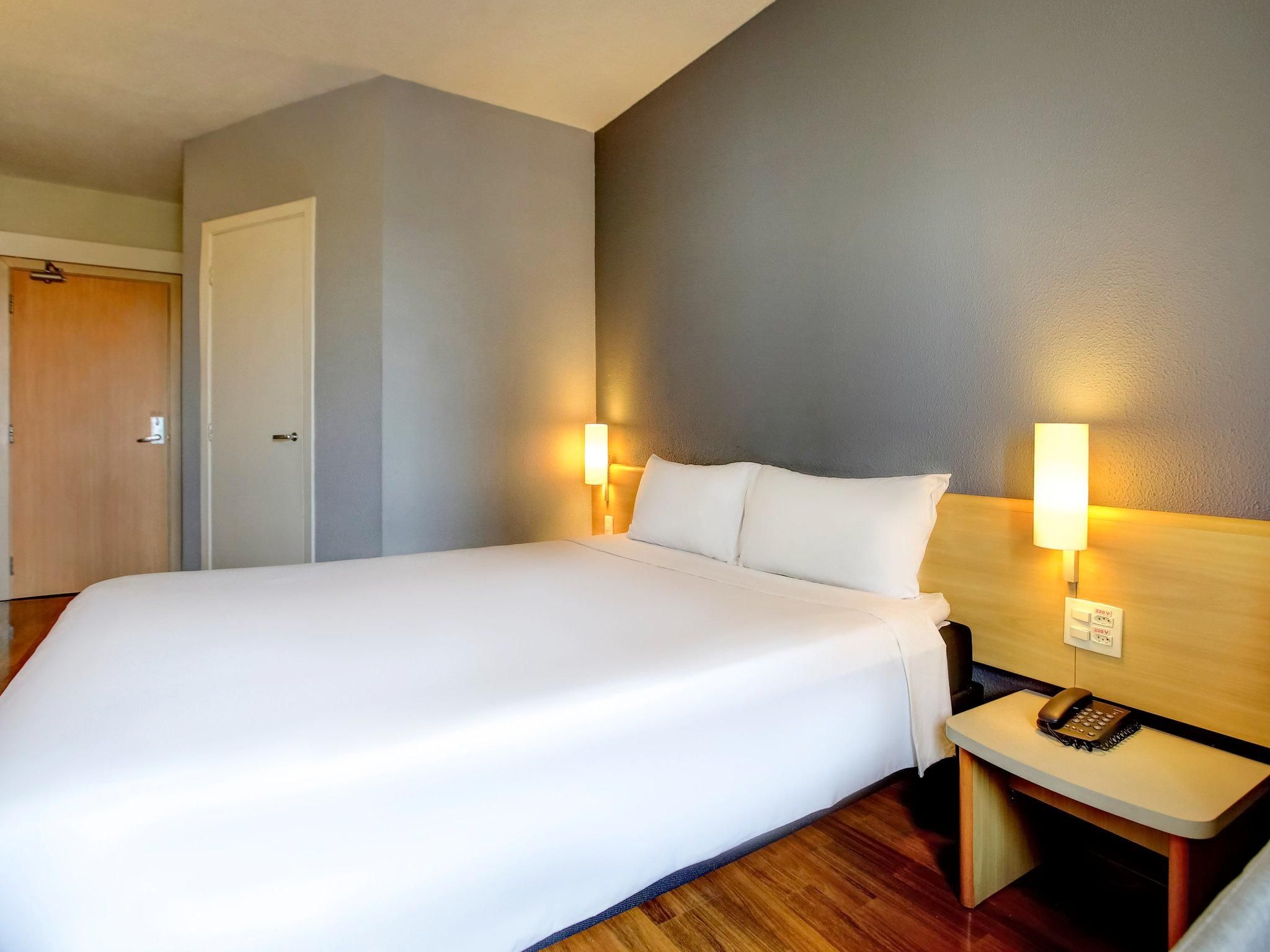 1 double bed + 1 extra bed for children