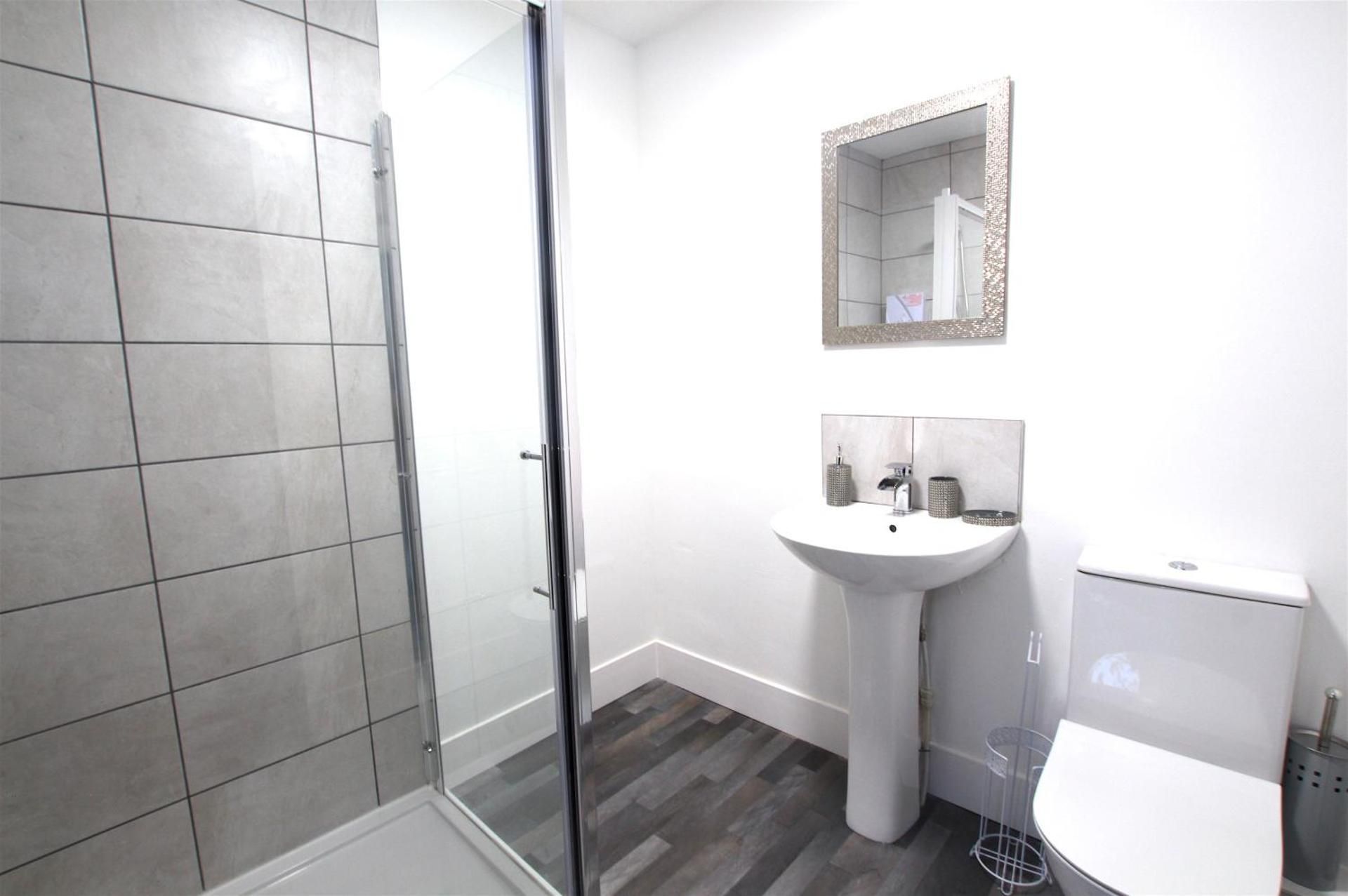 Apartment with Shower