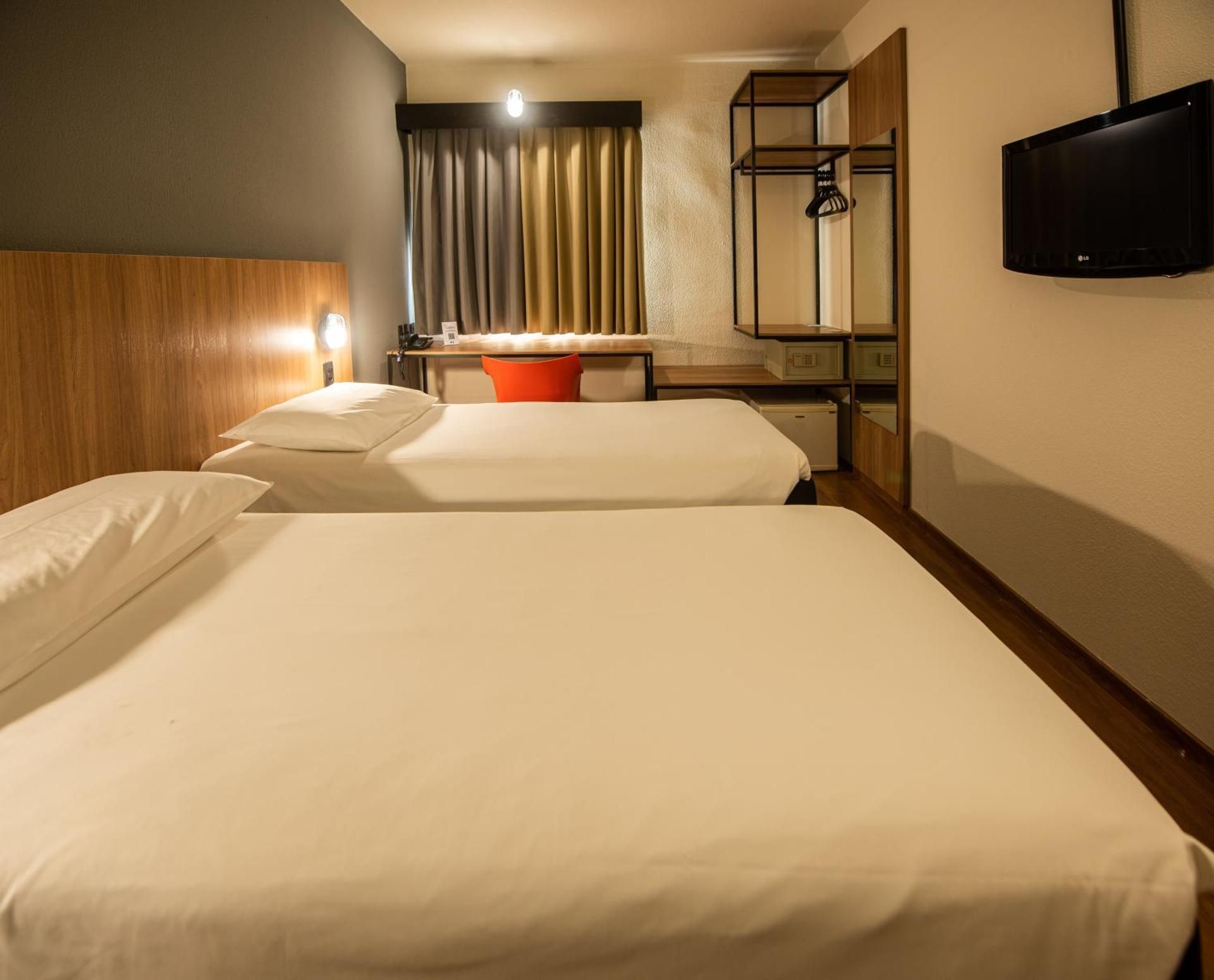 Standard Room with twin beds