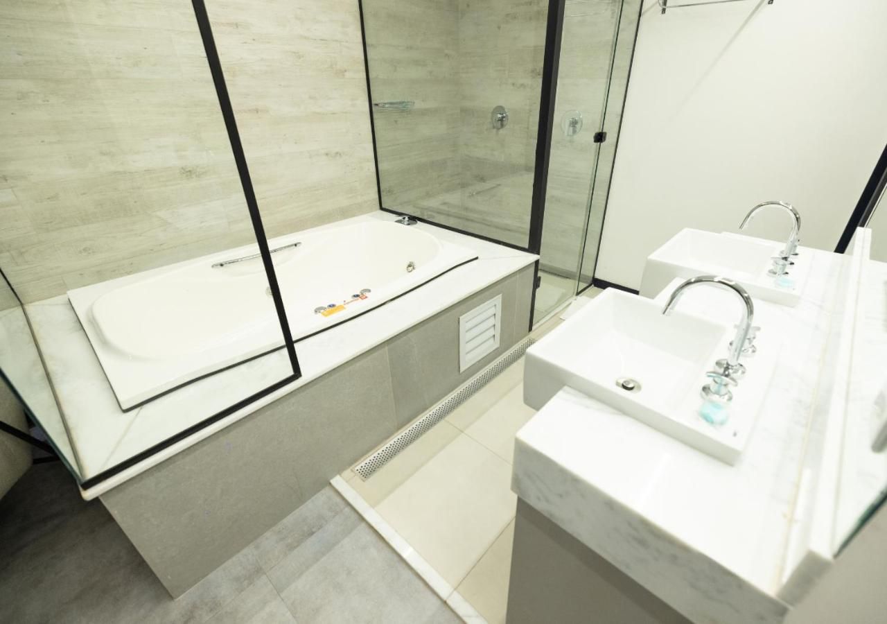 Studio with Spa Bath