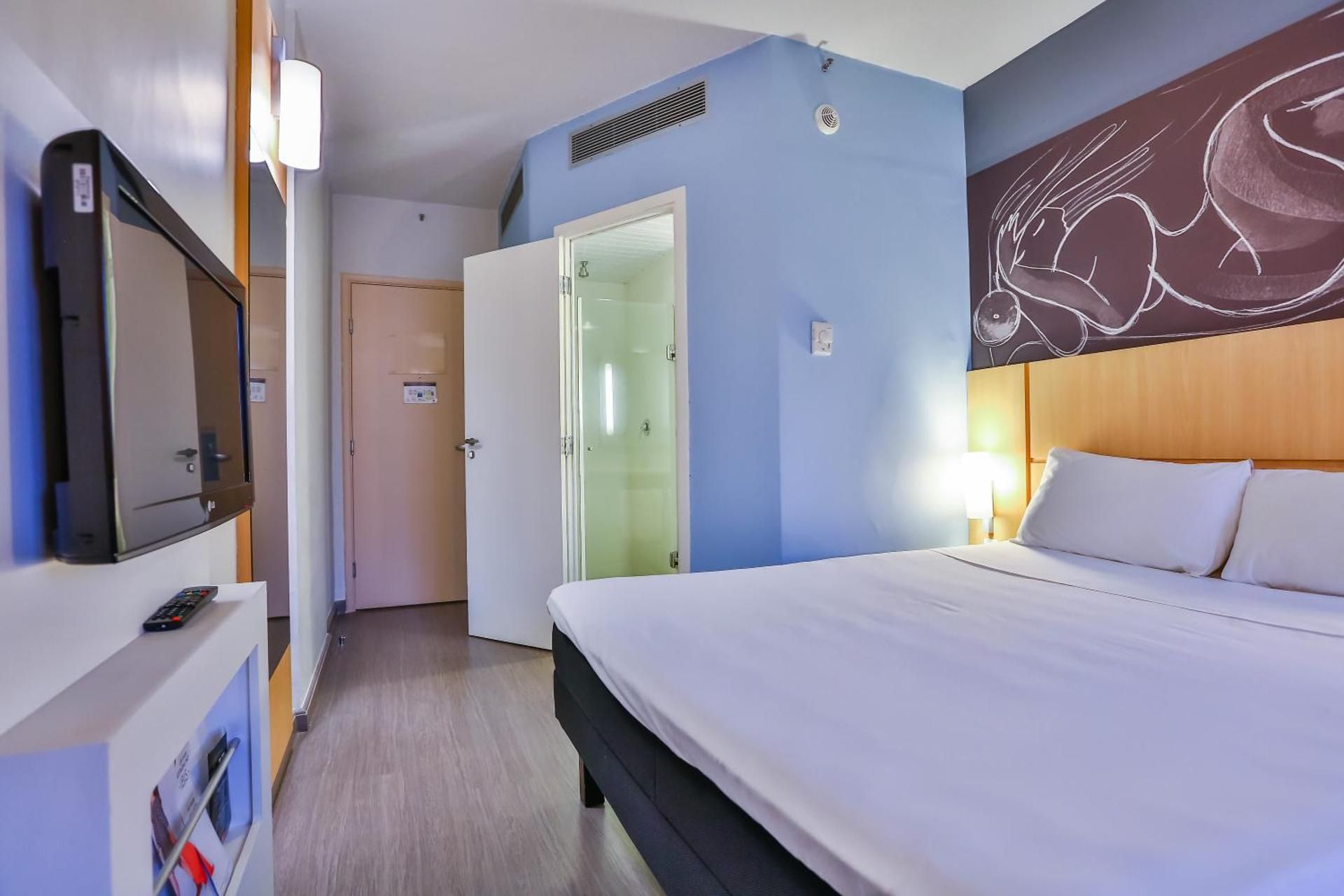 Superior Apartment with Queen Bed and The Latif Sebba Viaduct View - Upper Floor