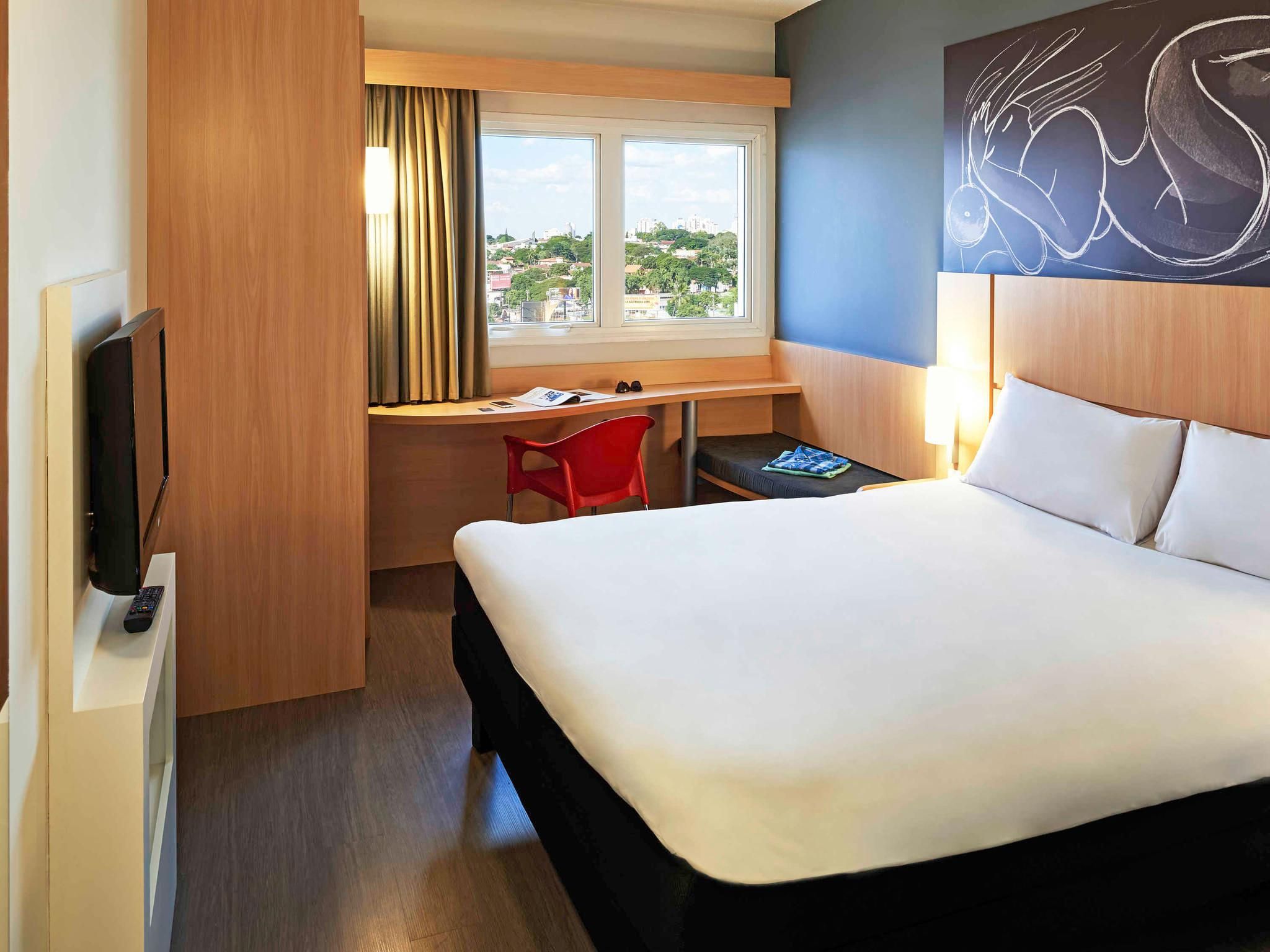 Standard Room with 1 Queen Bed