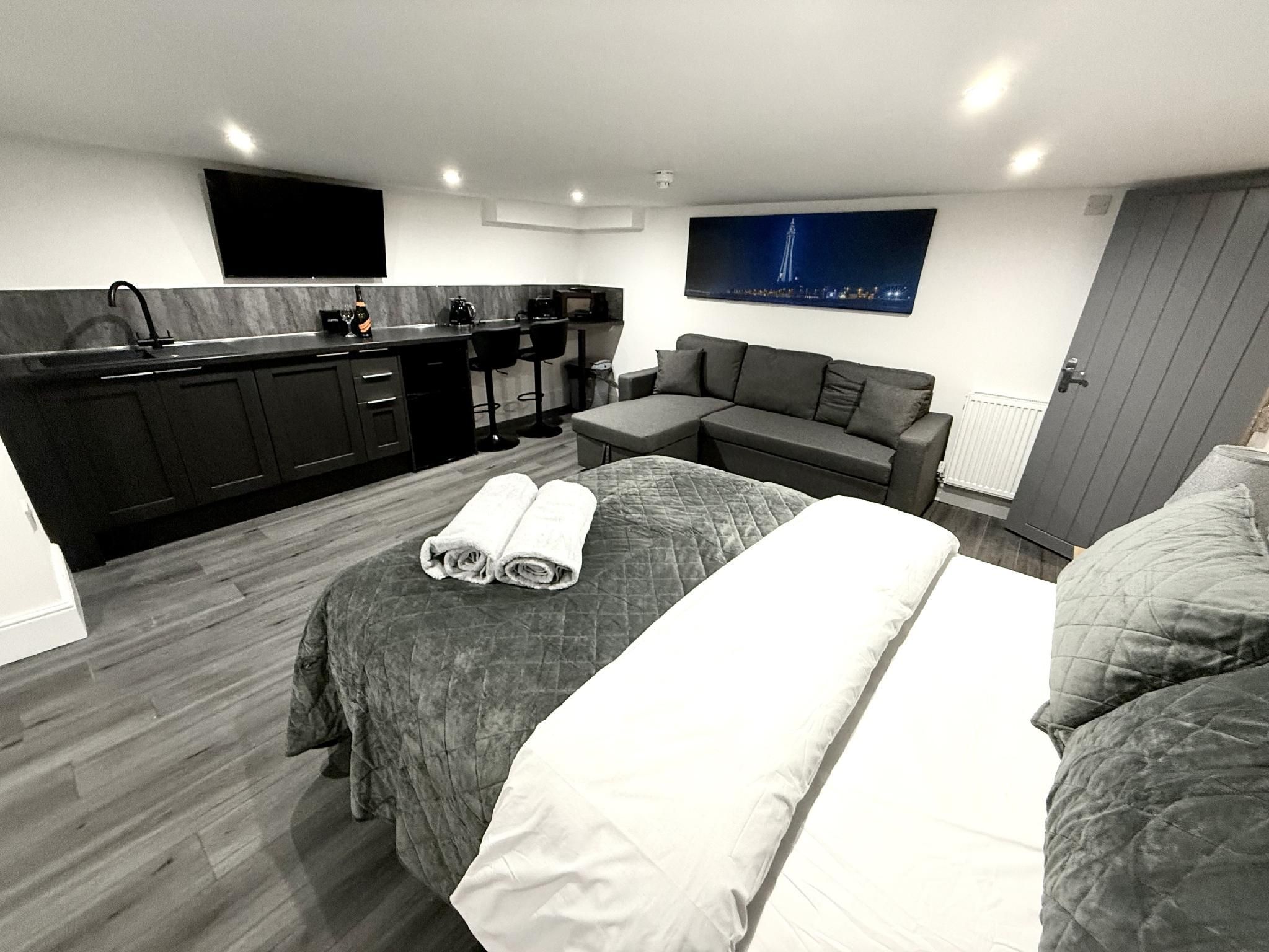 hornby luxury suites basement suite height restriction 6" shower room