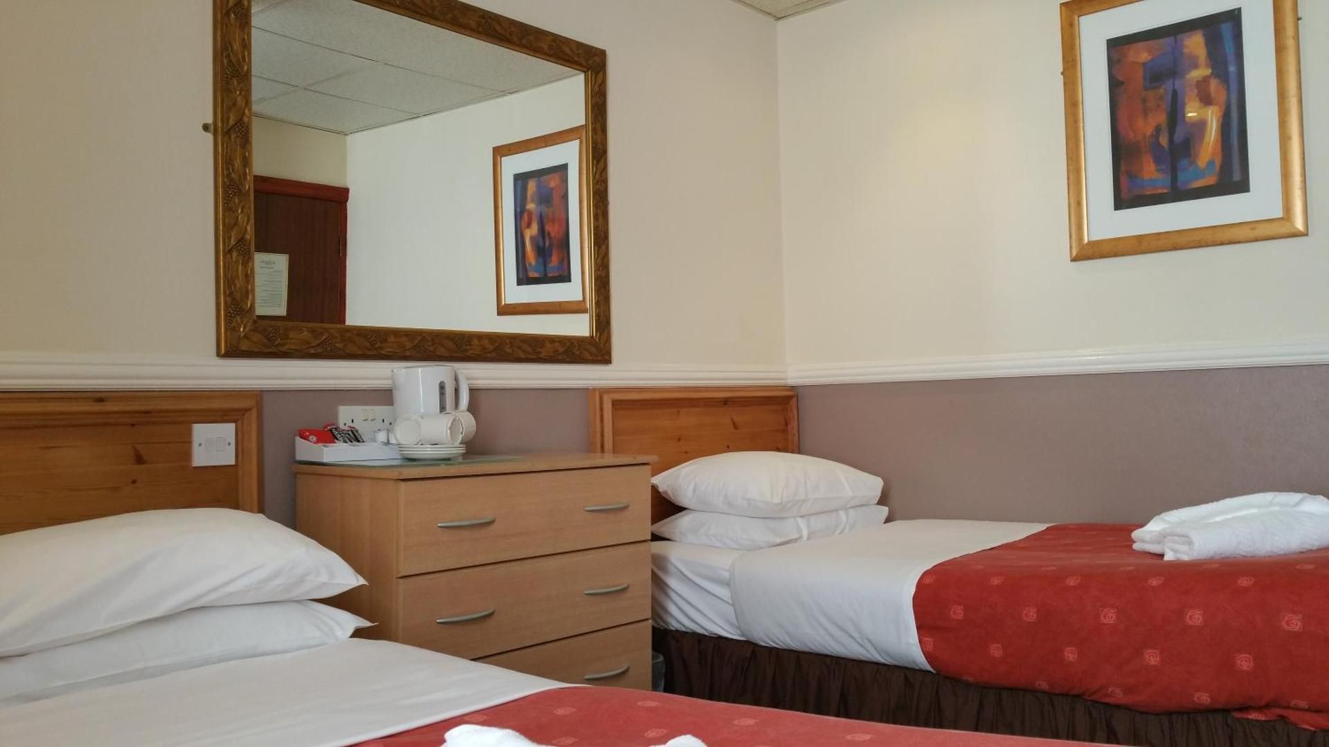 Westholme Hotel Twin Room with Private Bathroom
