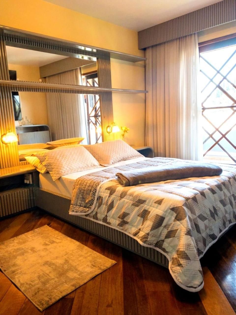 Suite with Hot Tub