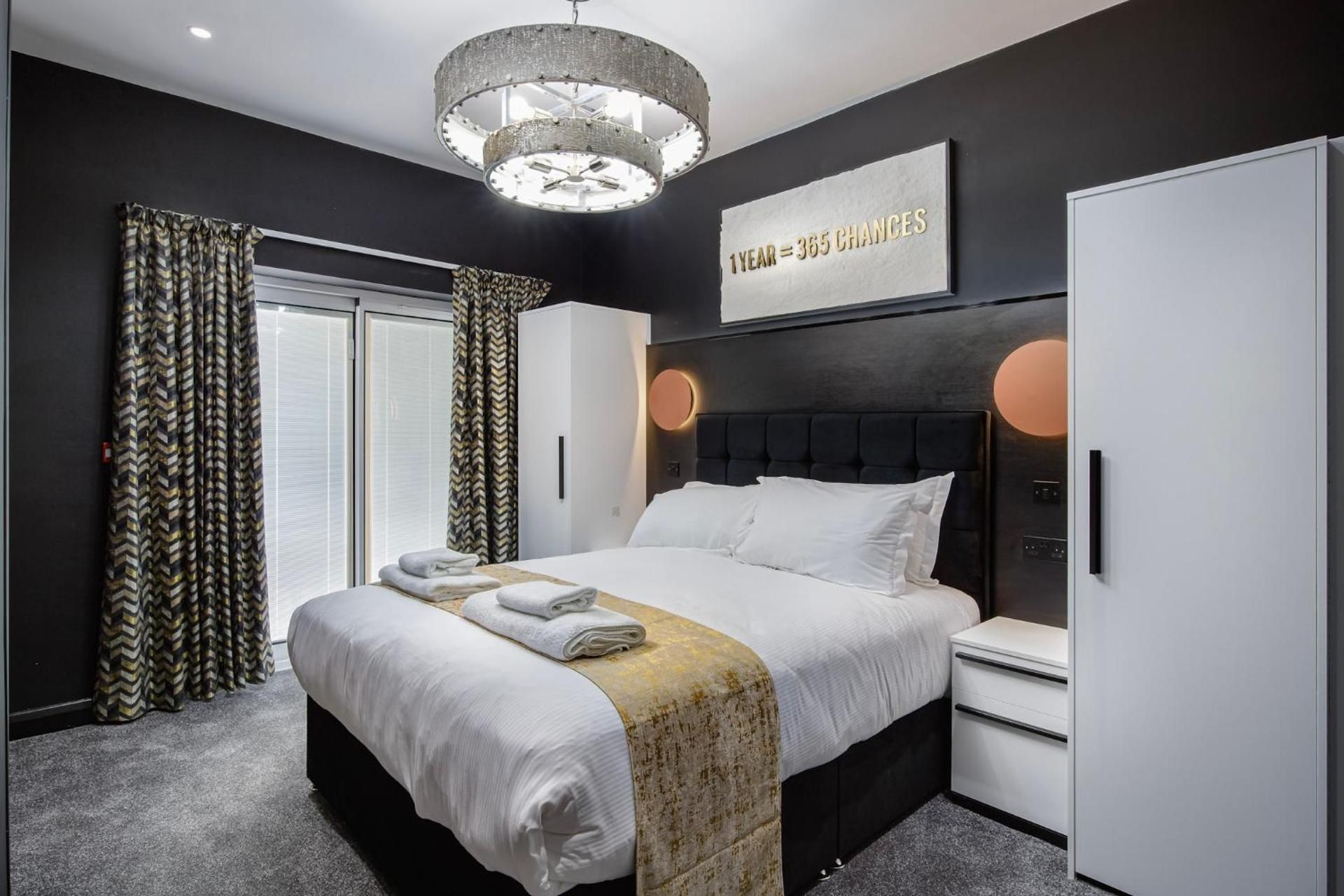 Swish Luxury Holiday Apartments 2 Three-Bedroom Superior Apartment