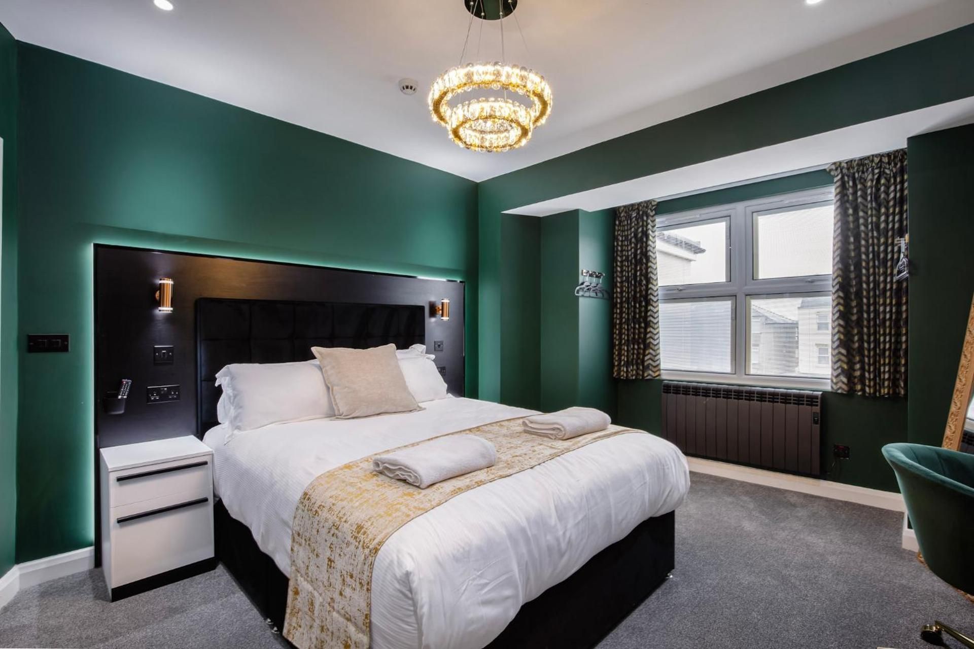 Swish Luxury Holiday Apartments 2 Two-Bedroom Deluxe Apartment