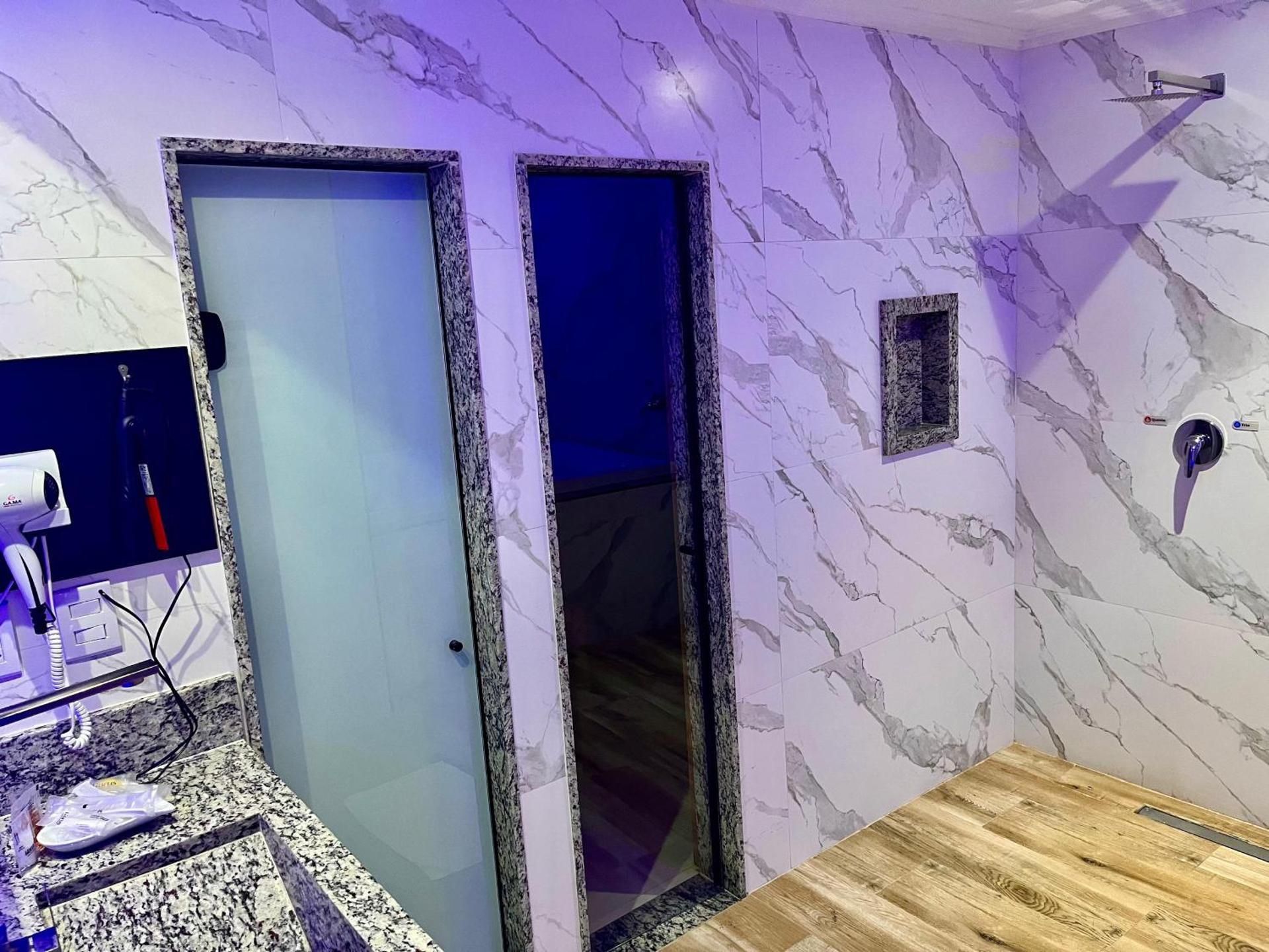 Queen Room with Spa Bath