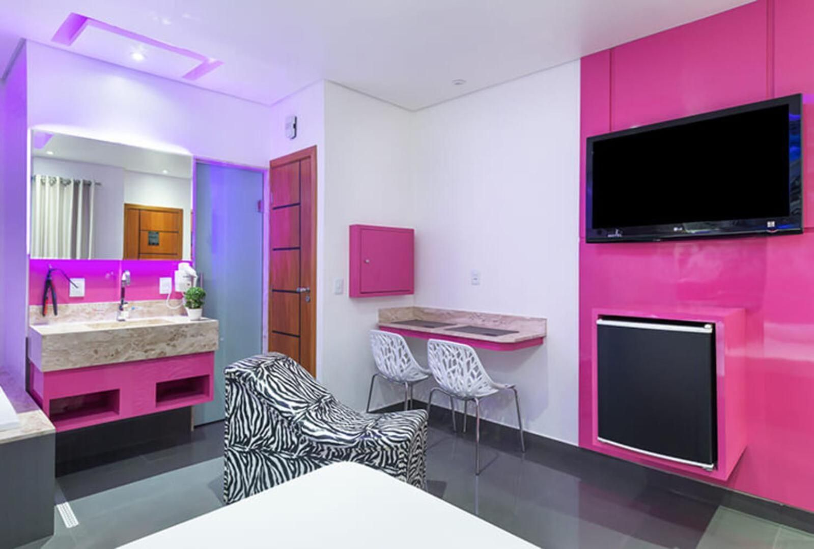 Deluxe Suite with Spa Bath
