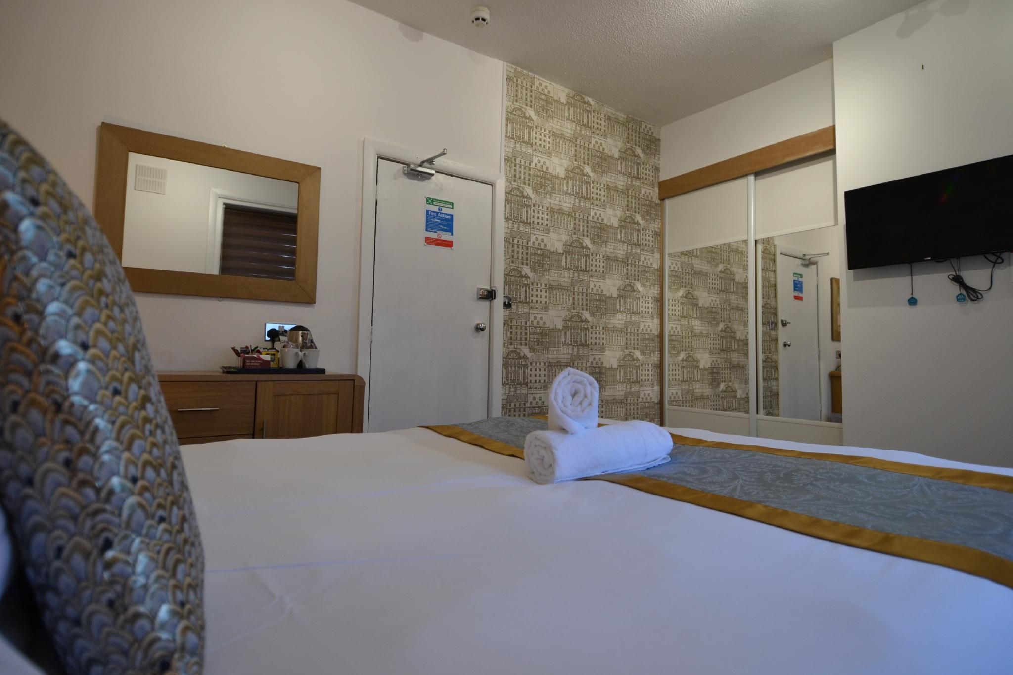 King-Ensuite with Shower