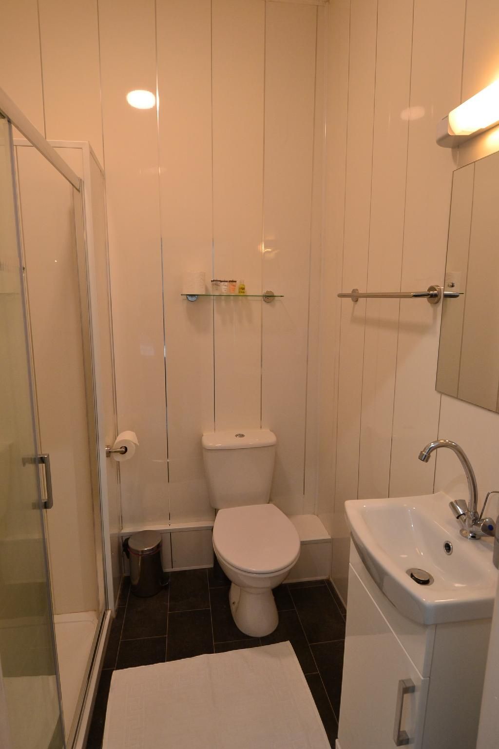 King-Ensuite with Shower