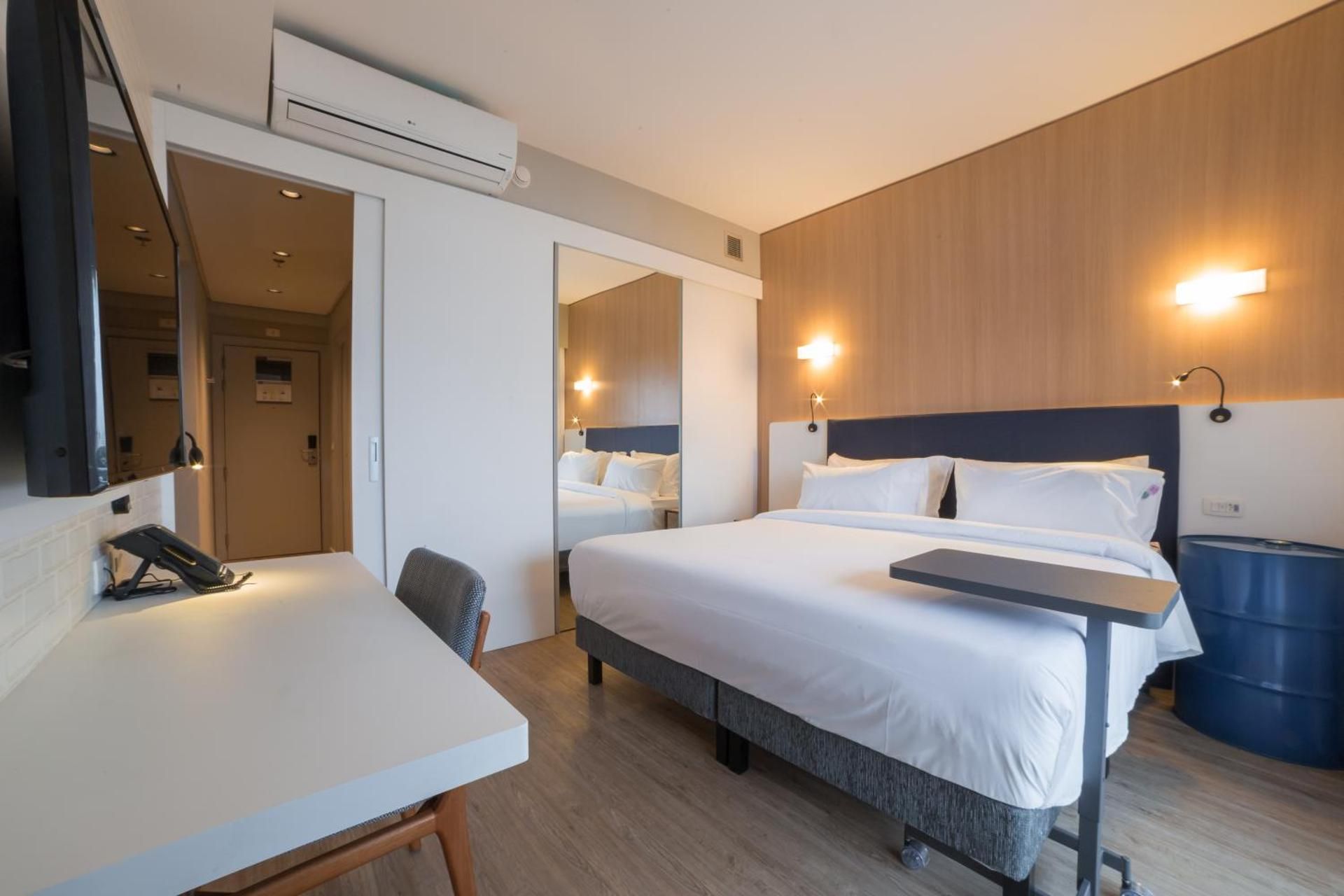 Deluxe Apartment with one King bed