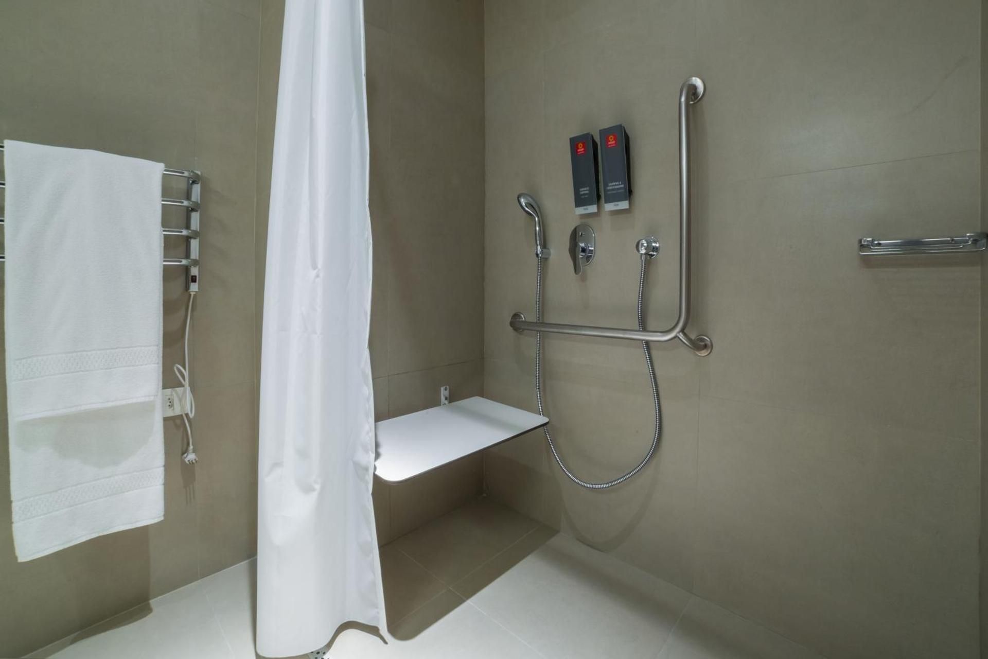 Superior Apartment with One King Bed - Disability Access