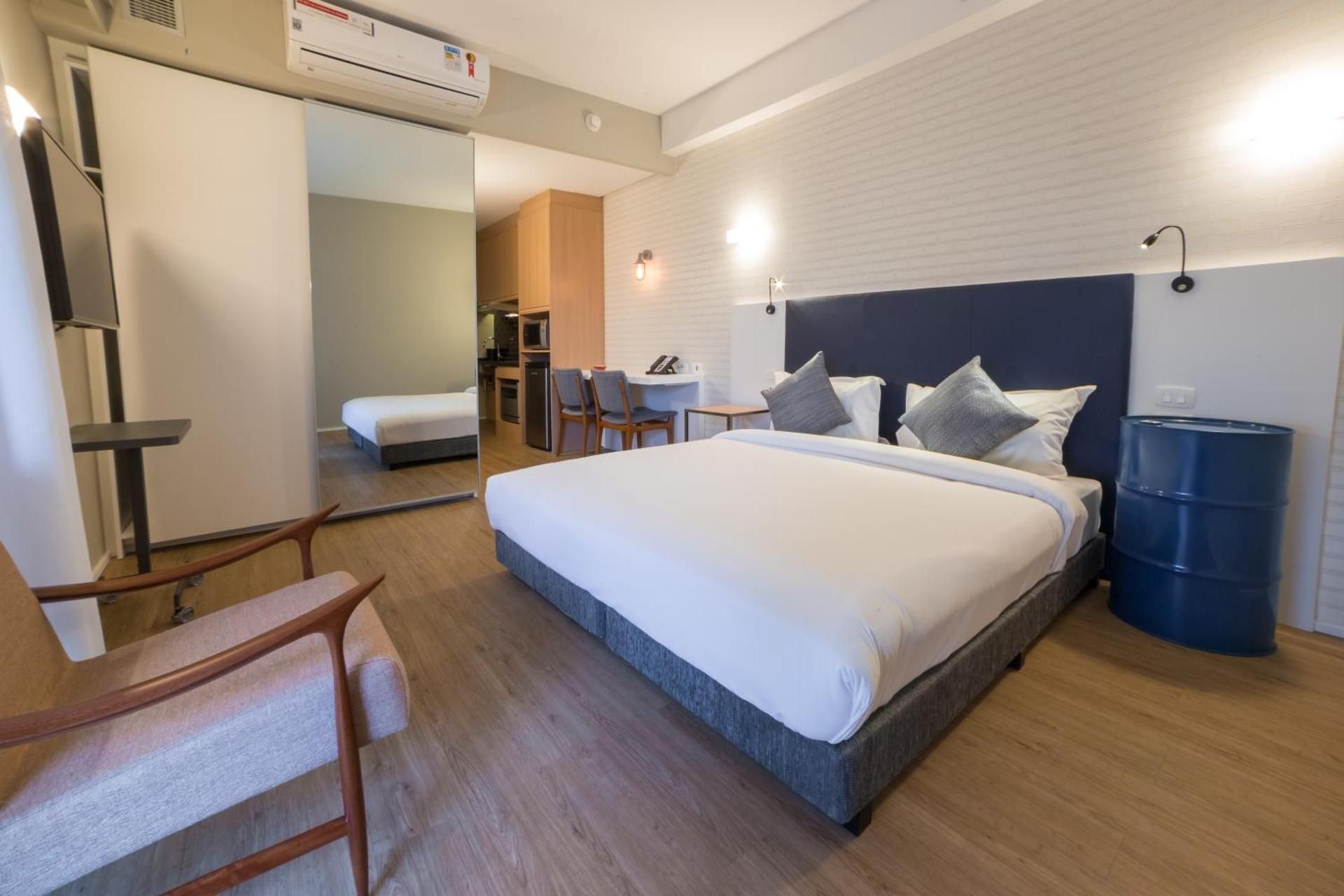 Superior Apartment with One King Bed - Disability Access