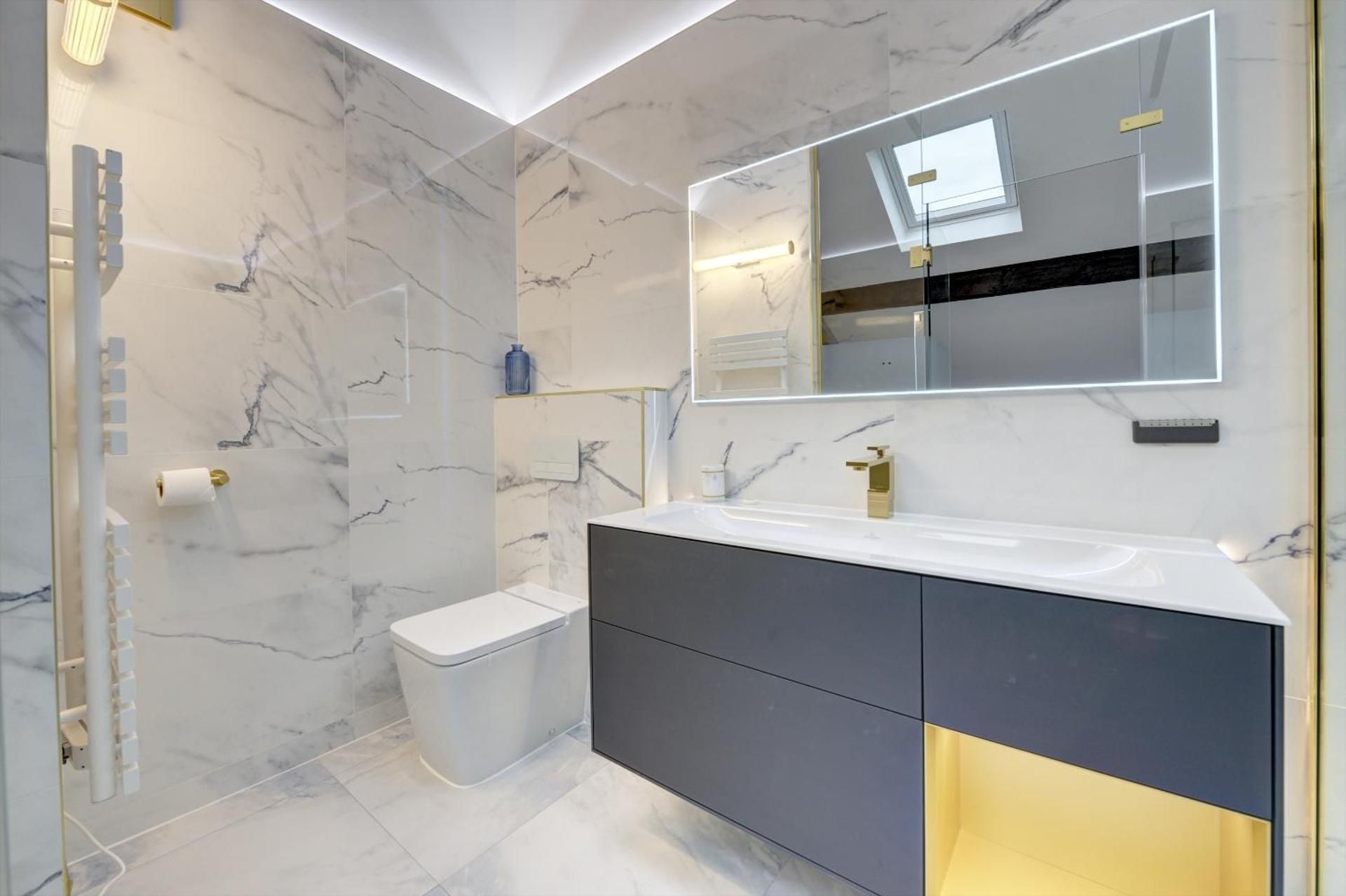 One-Bedroom Deluxe Apartment
