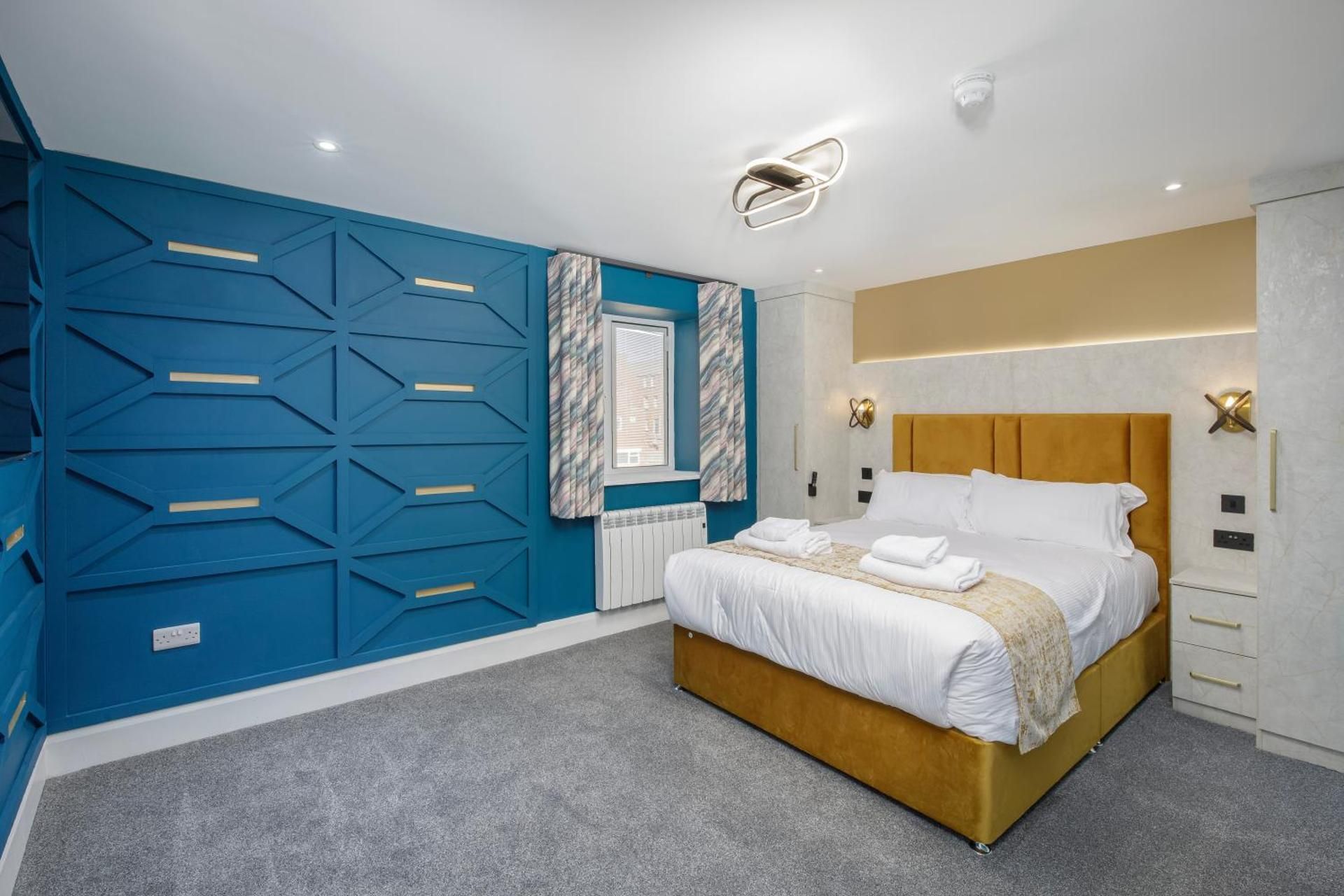 Three-Bedroom Deluxe Apartment