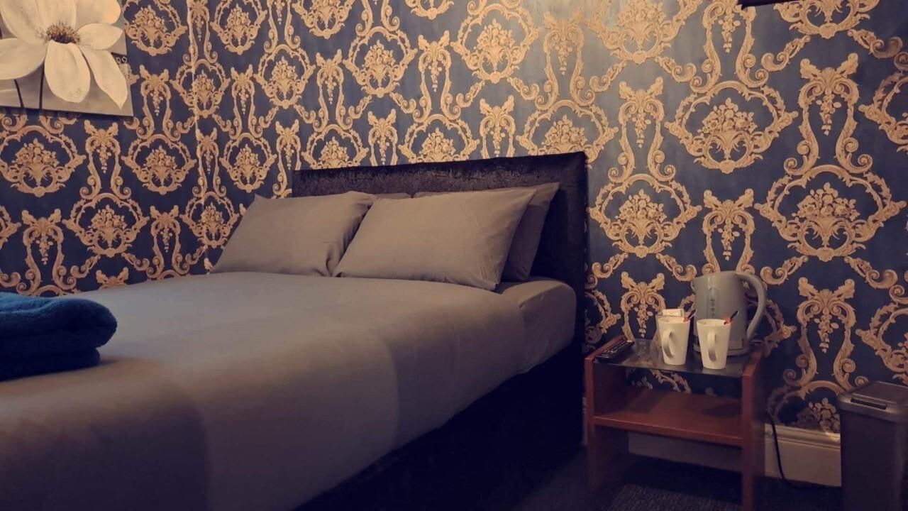 Double room-Standard-Ensuite with Shower