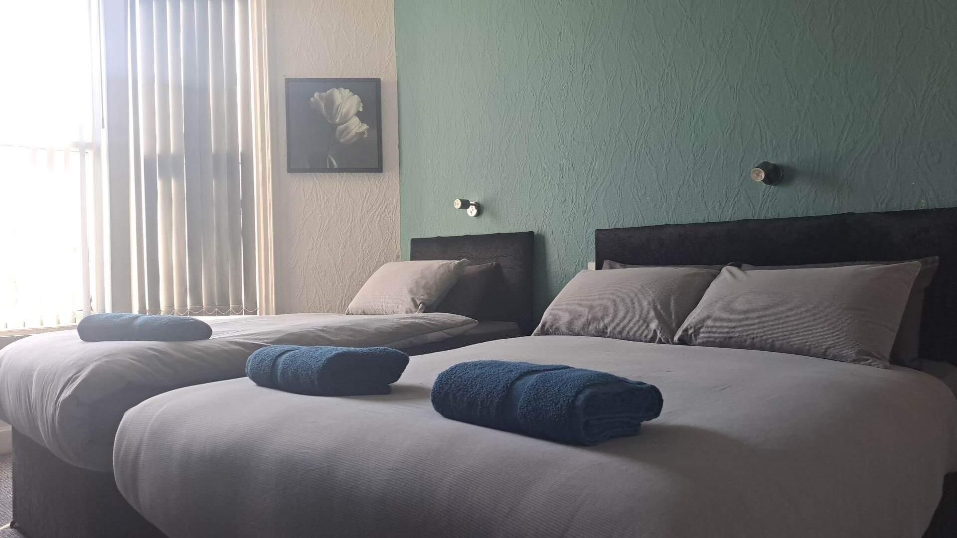 Triple room-Standard-Ensuite with Shower