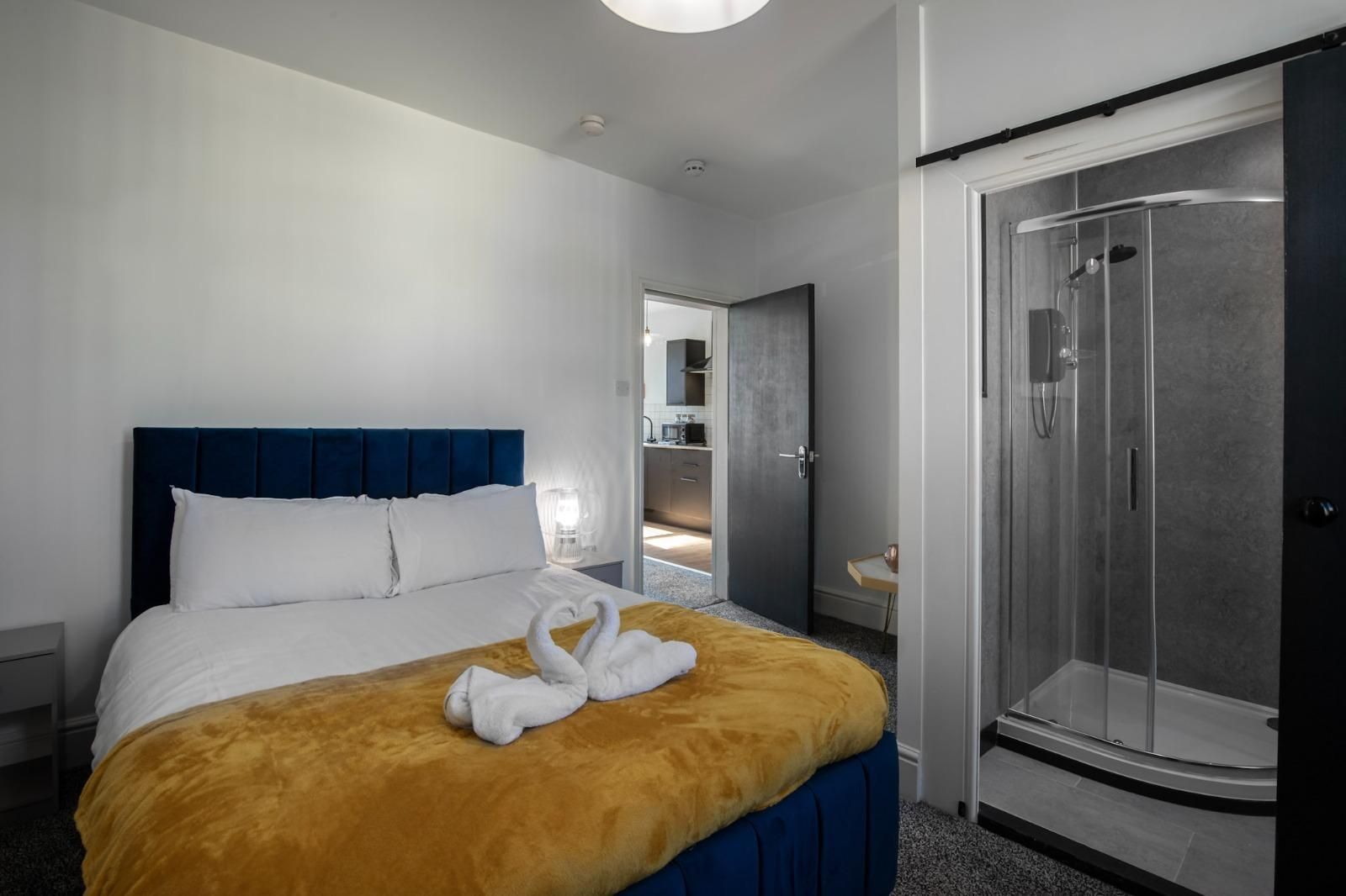 Apartment-Private Bathroom-Seashell Suite