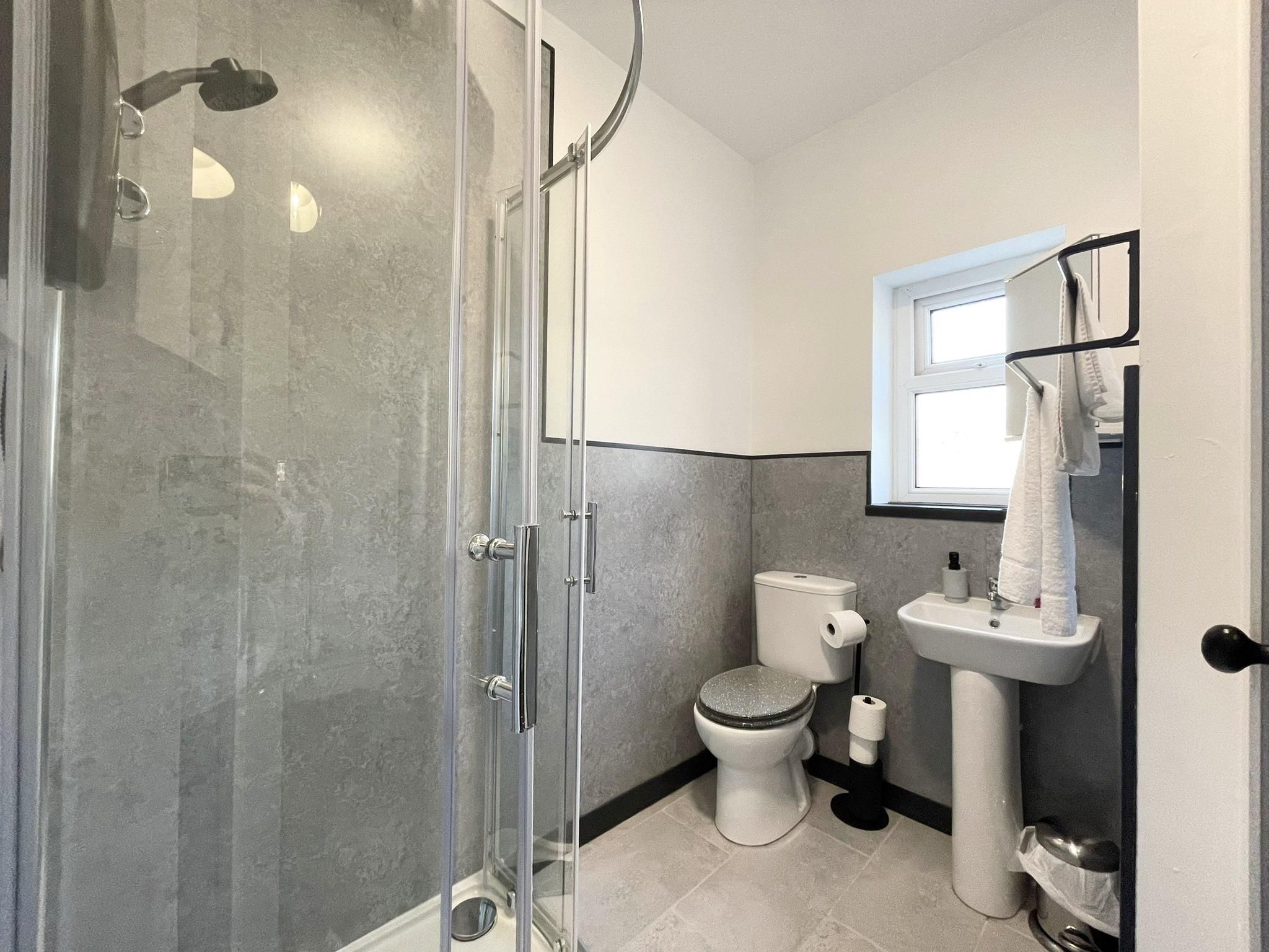 Economy-Apartment-Private Bathroom-Coral Suite