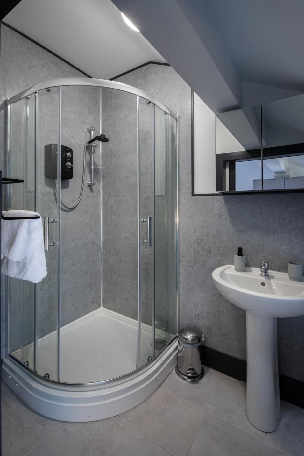 Apartment-Private Bathroom-Seashell Suite