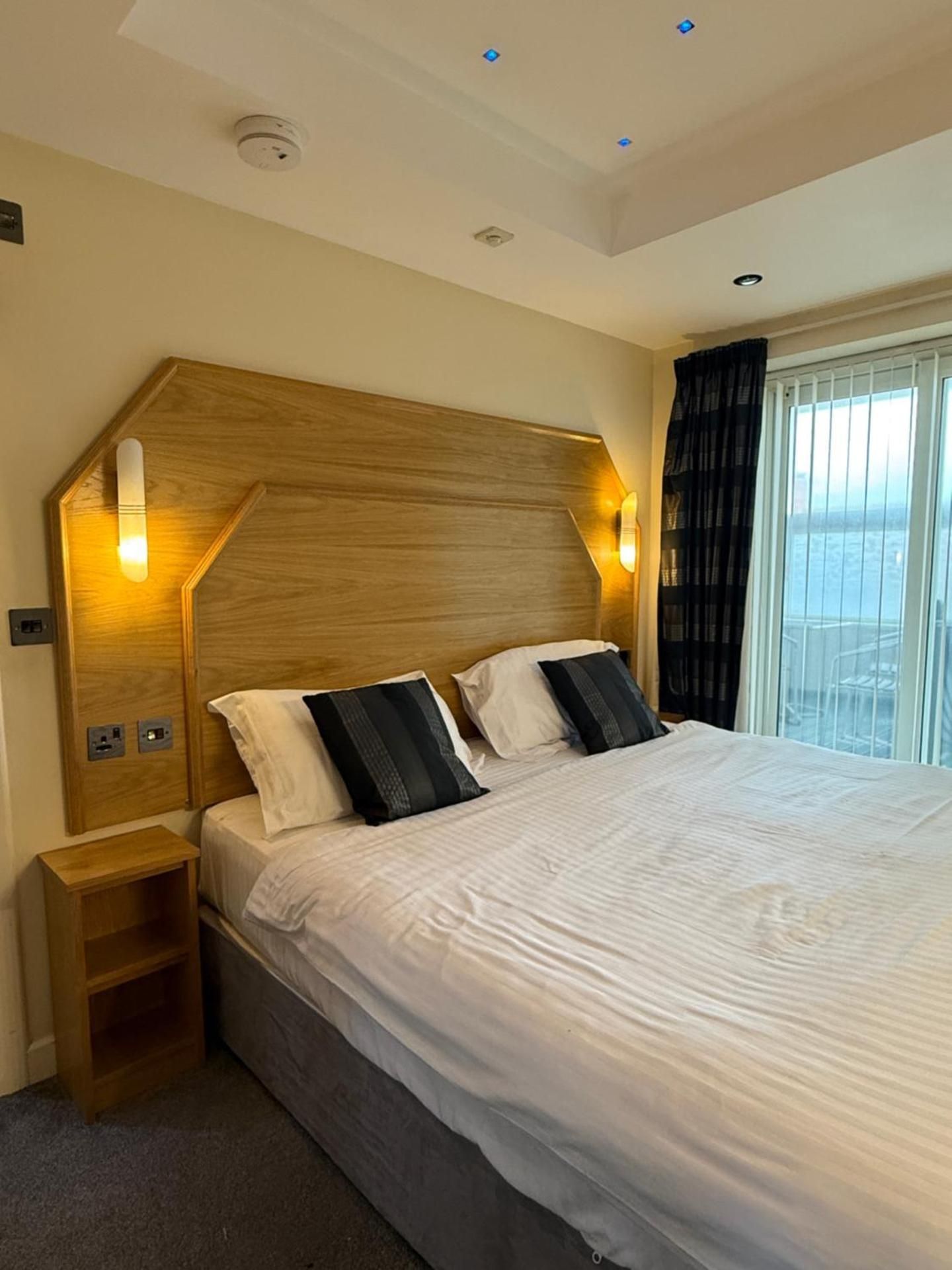 08 Three-Bedroom Apartment with Sea View