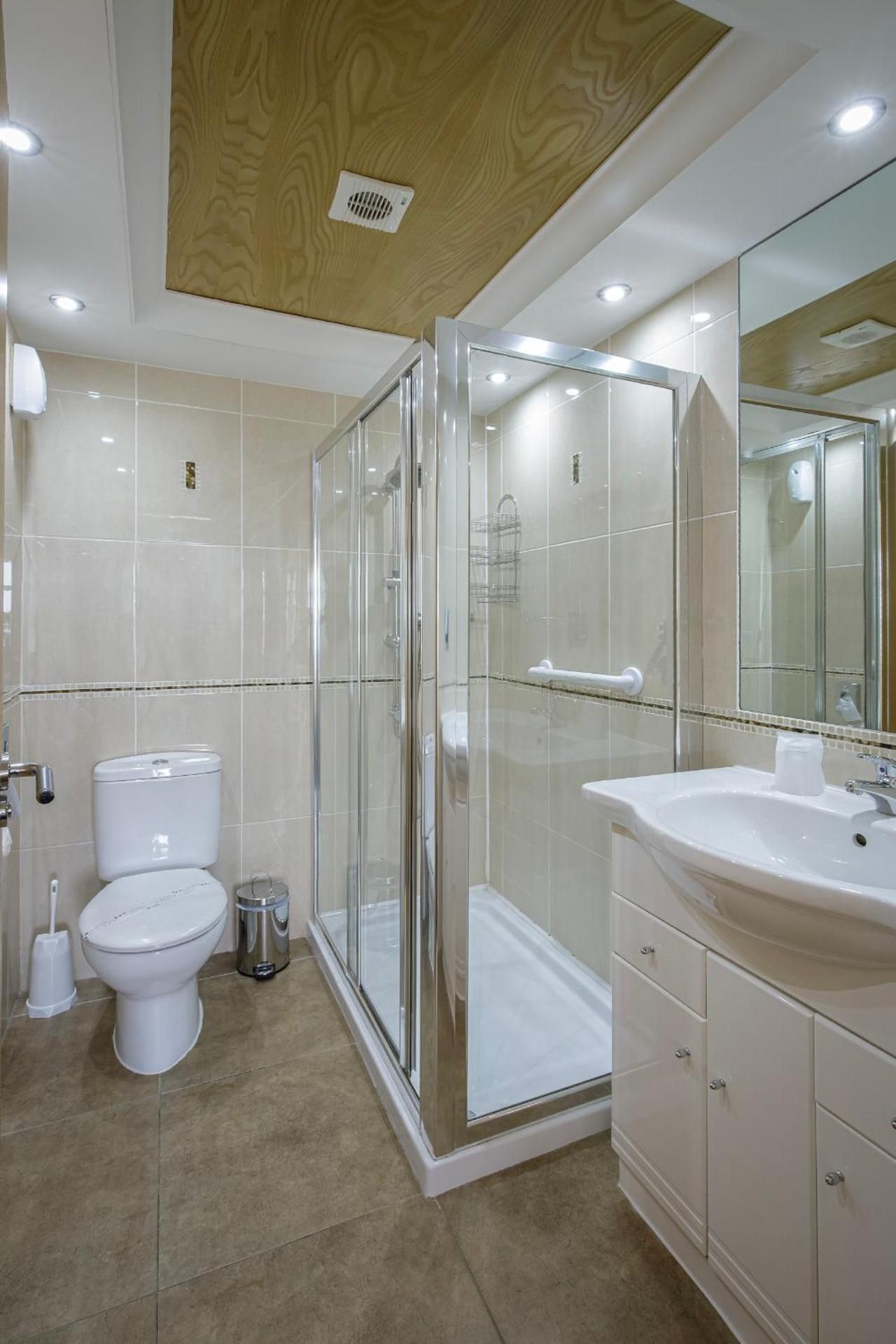 09 One-Bedroom Apartment with Sea View
