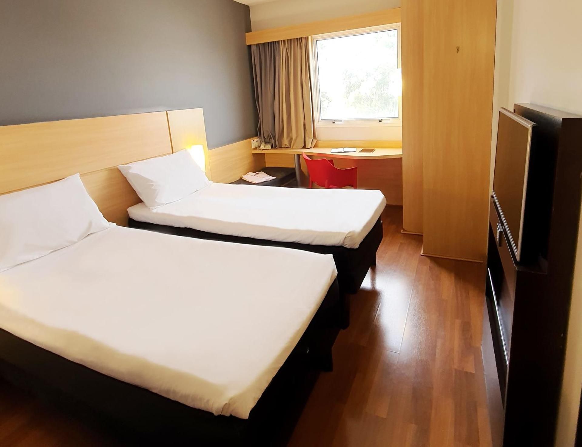 Standard Room with two single beds