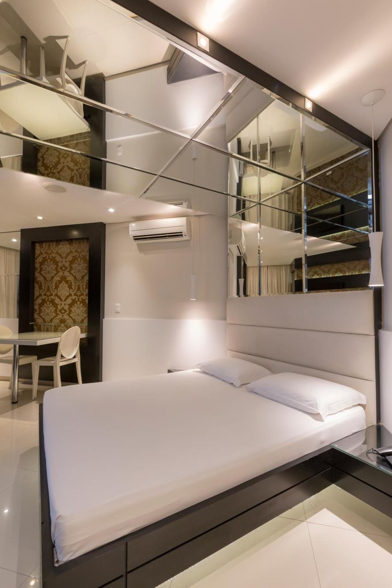 Deluxe Suite with Spa Bath