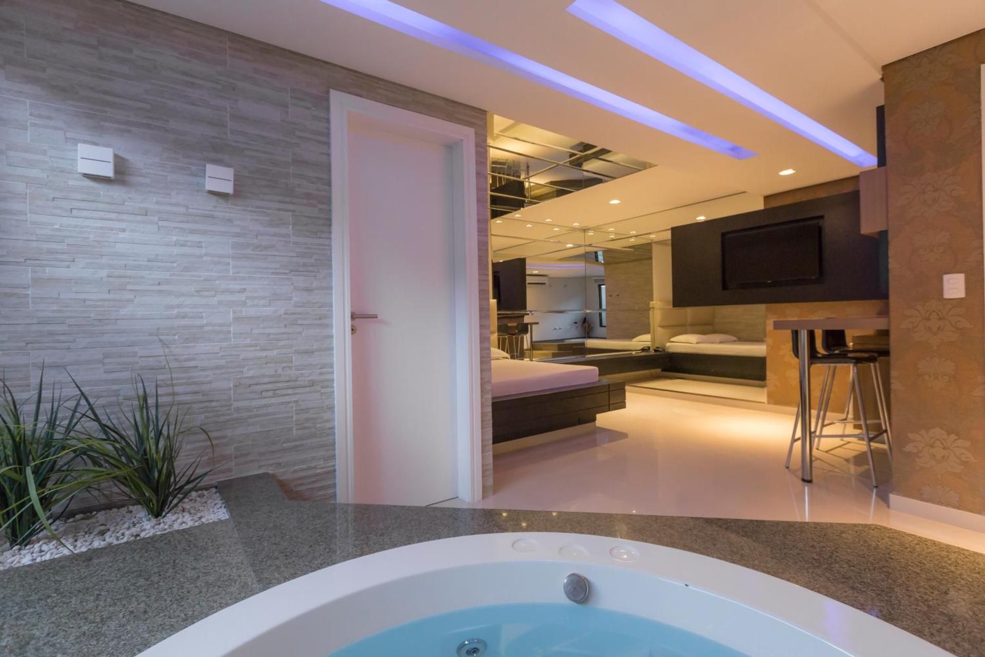 Deluxe Suite with Spa Bath