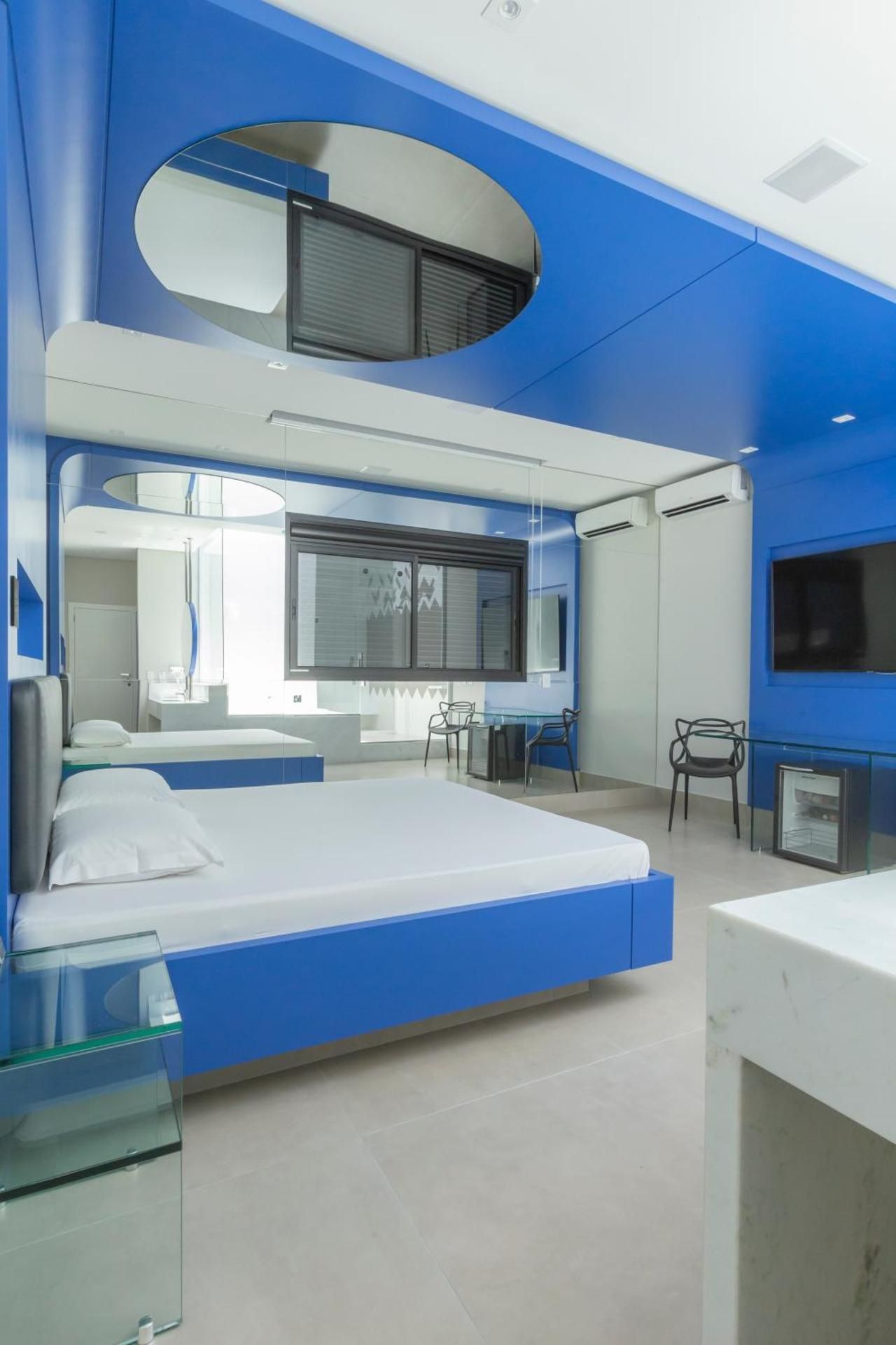 Queen Suite with Spa Bath