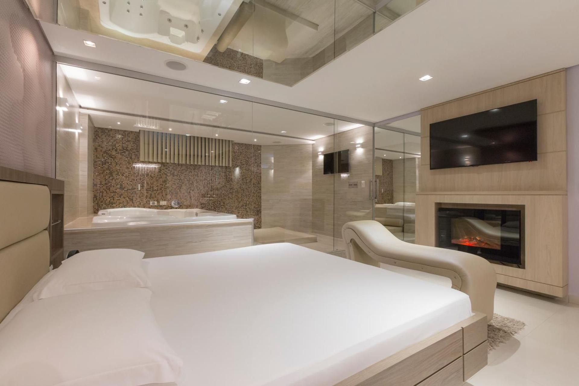 Suite with Hot Tub