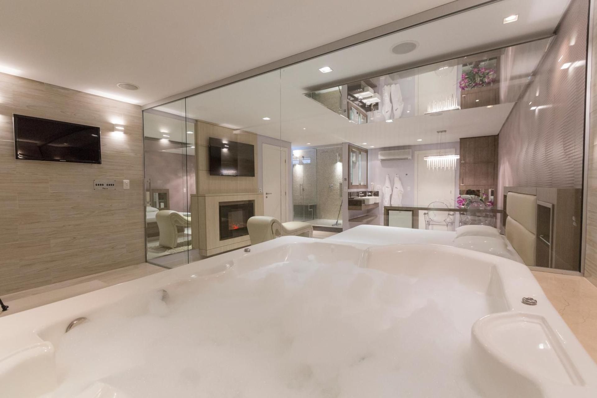 Suite with Hot Tub