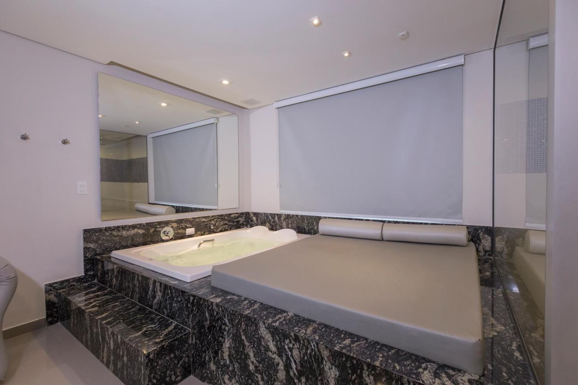 Studio with Spa Bath