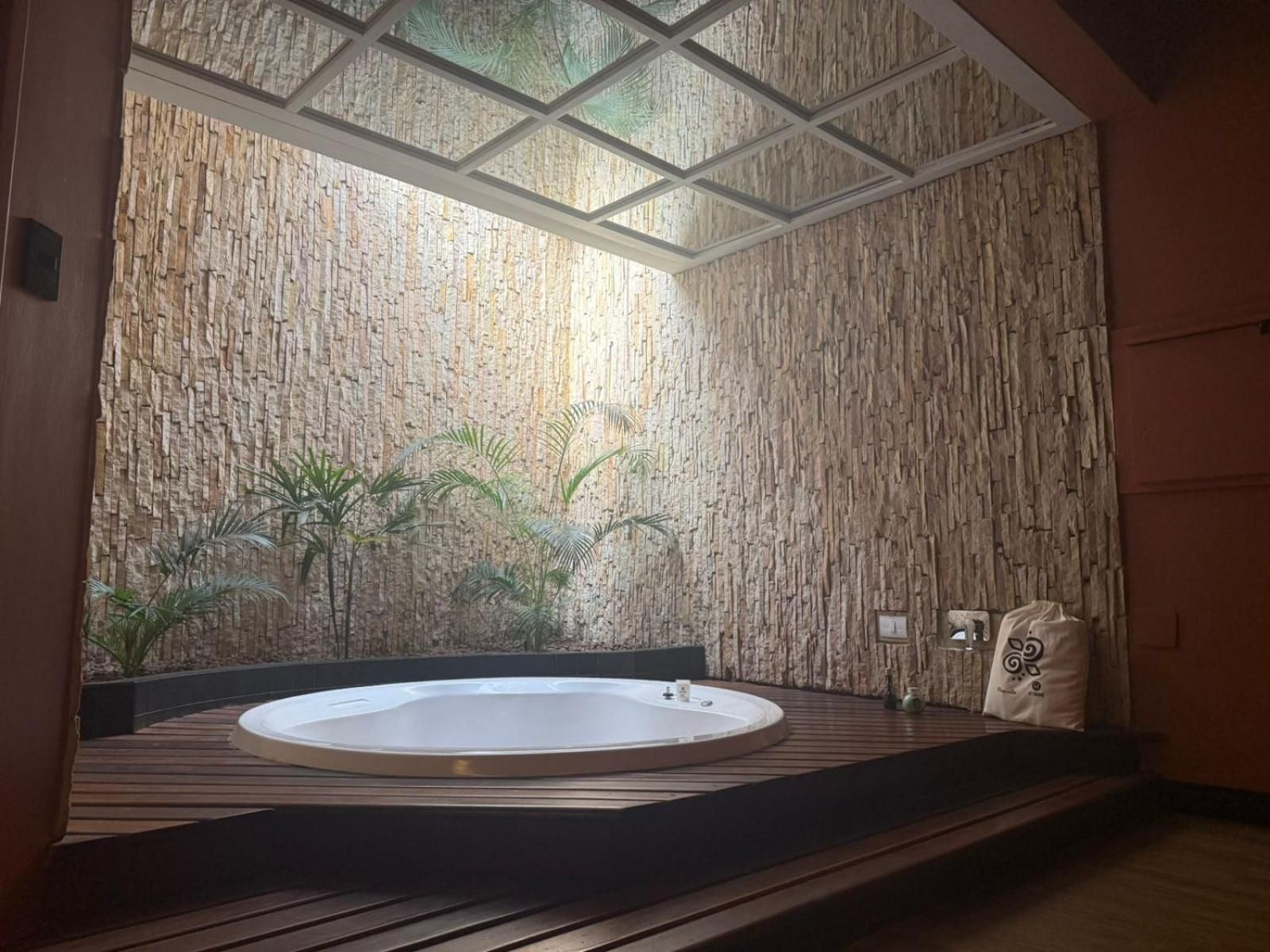 Deluxe Suite with Spa Bath