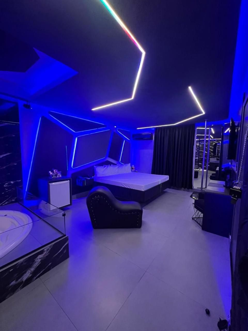 Deluxe King Suite