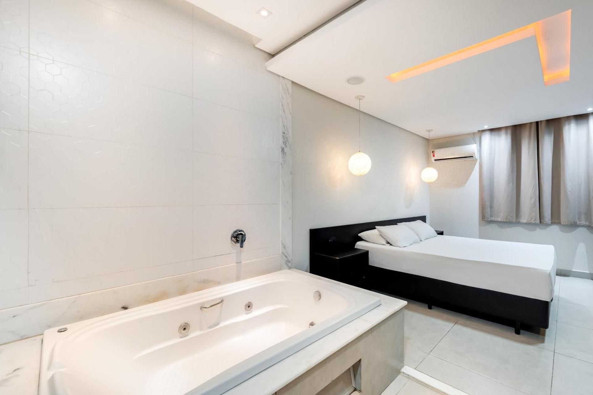 Studio with Spa Bath