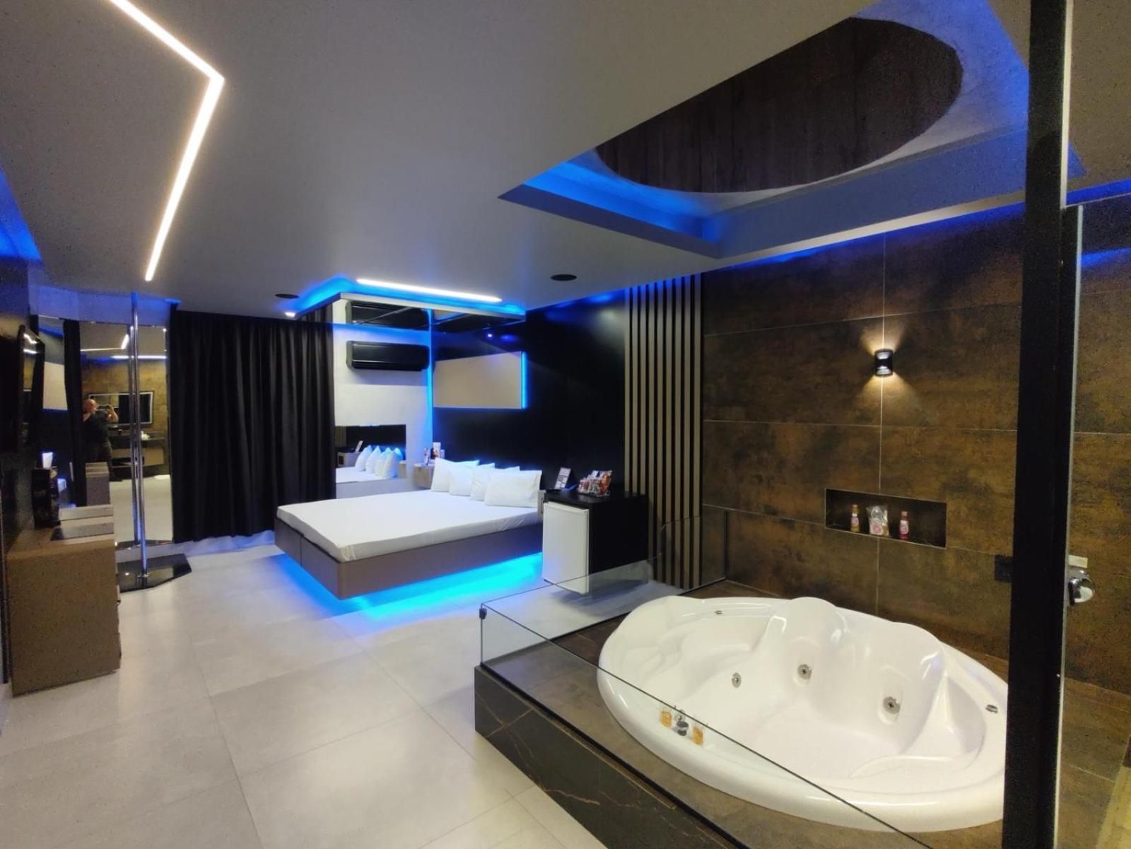 Deluxe Suite with Spa Bath