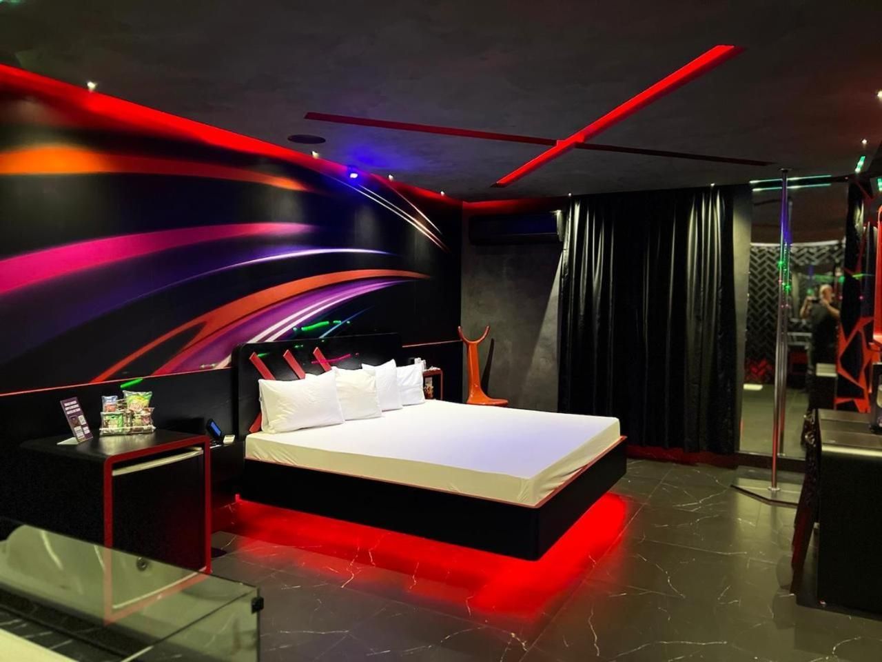 Deluxe Suite with Spa Bath