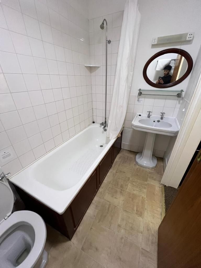 Twin Room (2 Adults)