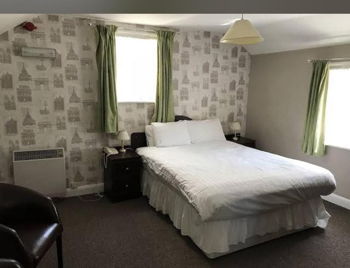 Family Room (2 Adults + 2 Children)