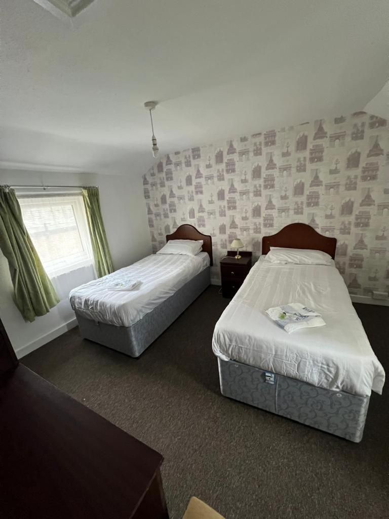 Twin Room (2 Adults)
