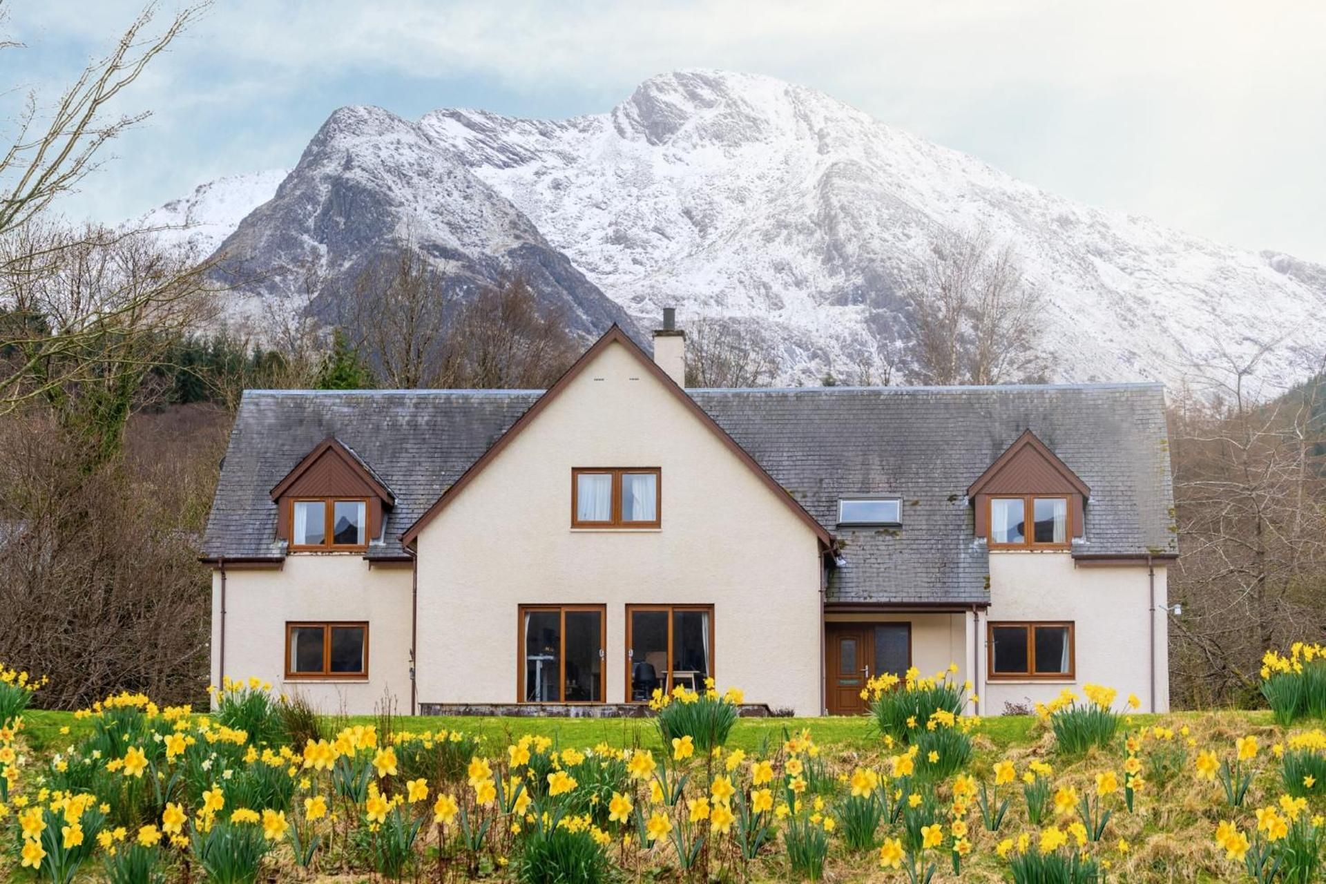 Woodlands House with Hot Tub
