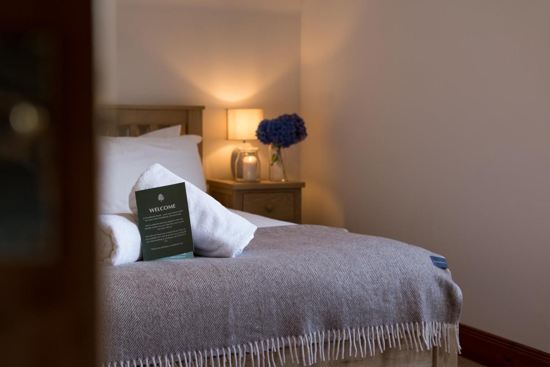 Woodlands House with Hot Tub King Room 2