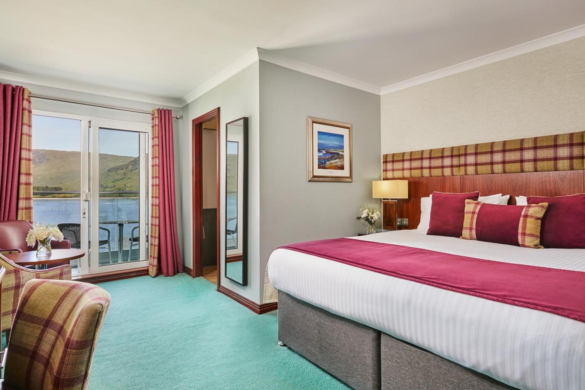 Clan Macduff Hotel King Room with Balcony